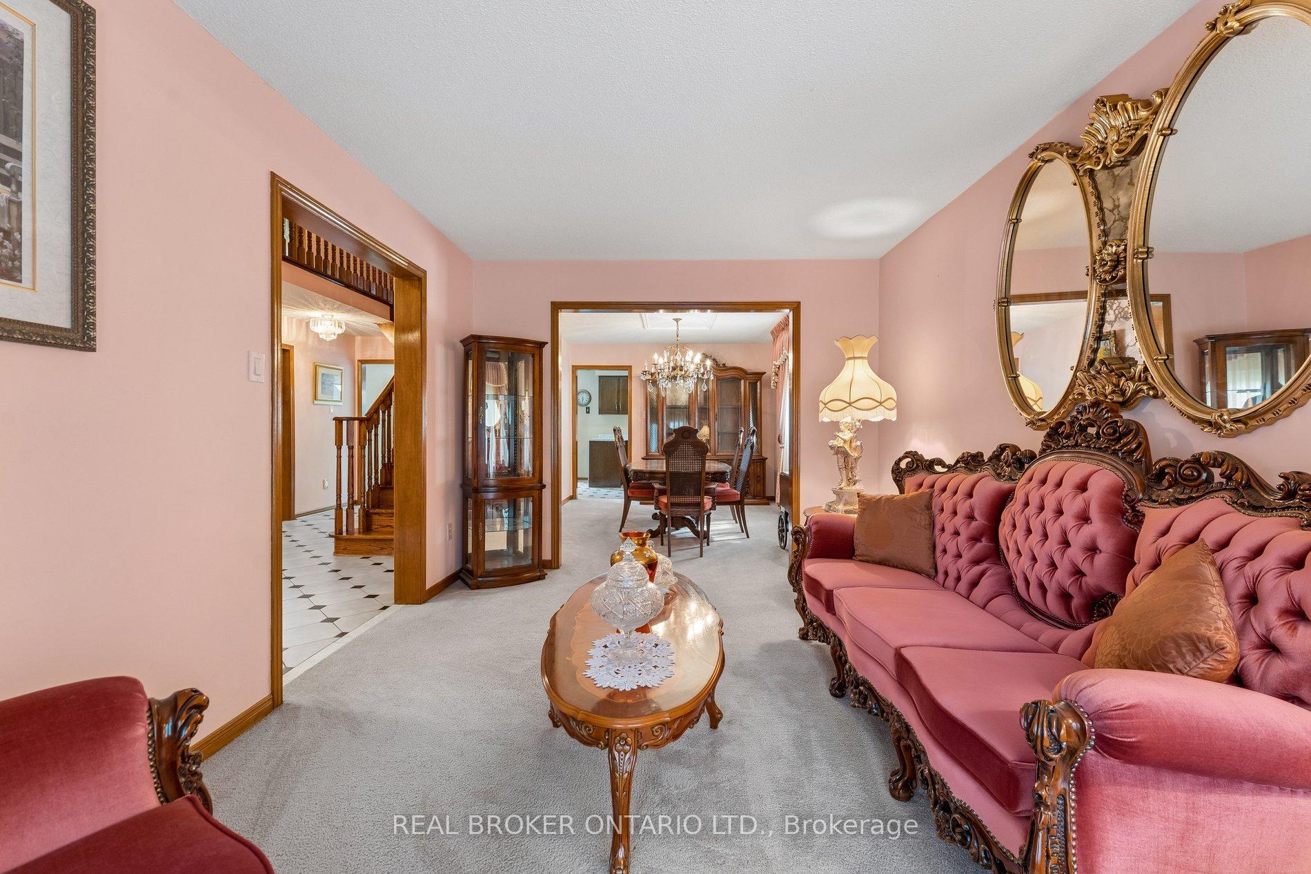 Photo 8 of 102 Coronation Circle, Brampton, Heart Lake West — HOMEH