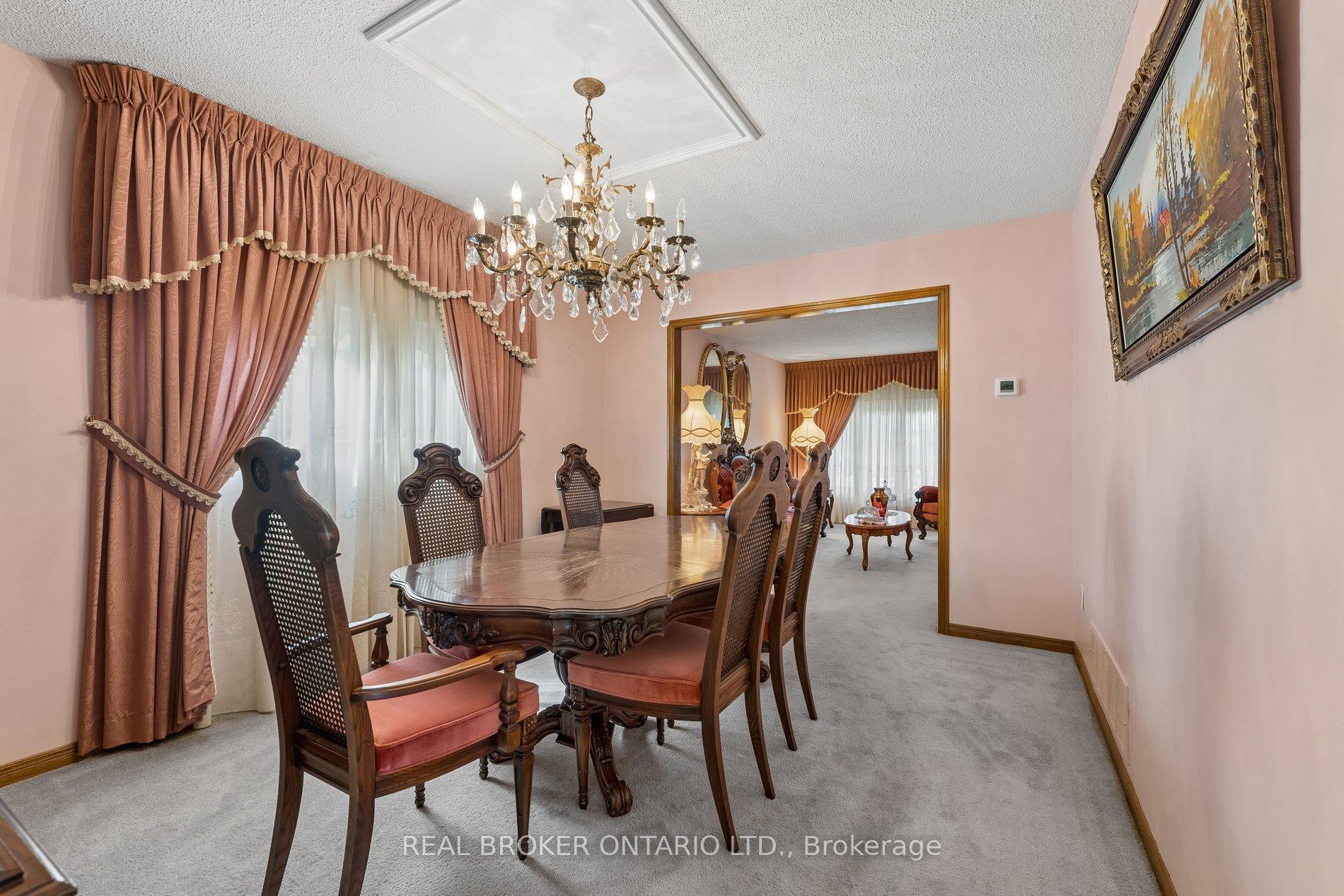 Photo 10 of 102 Coronation Circle, Brampton, Heart Lake West — HOMEH