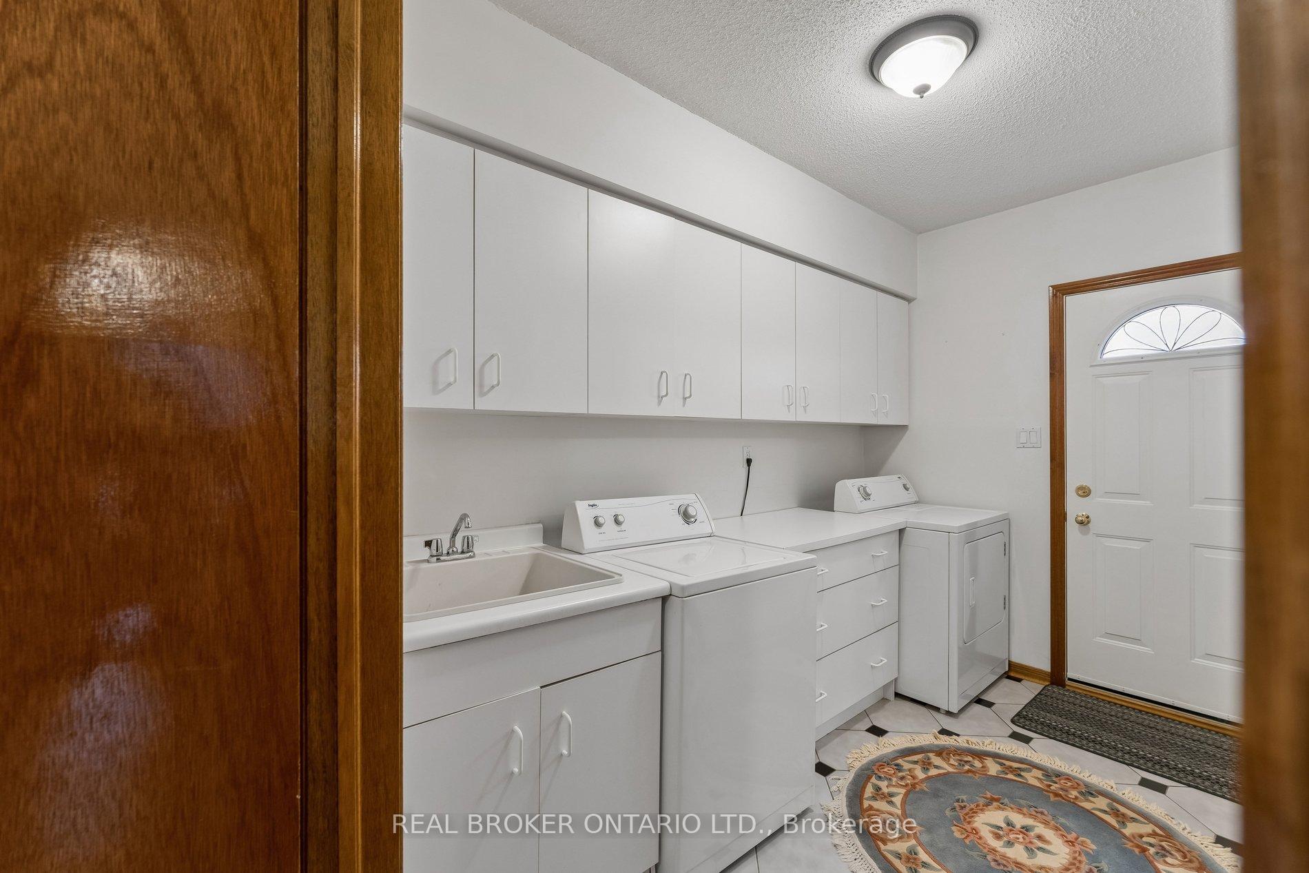 Photo 17 of 102 Coronation Circle, Brampton, Heart Lake West — HOMEH
