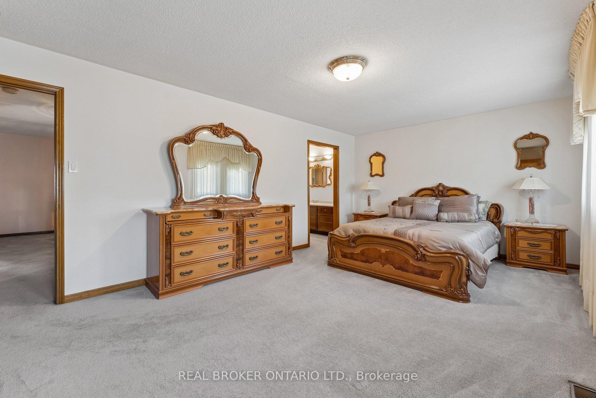 Photo 23 of 102 Coronation Circle, Brampton, Heart Lake West — HOMEH
