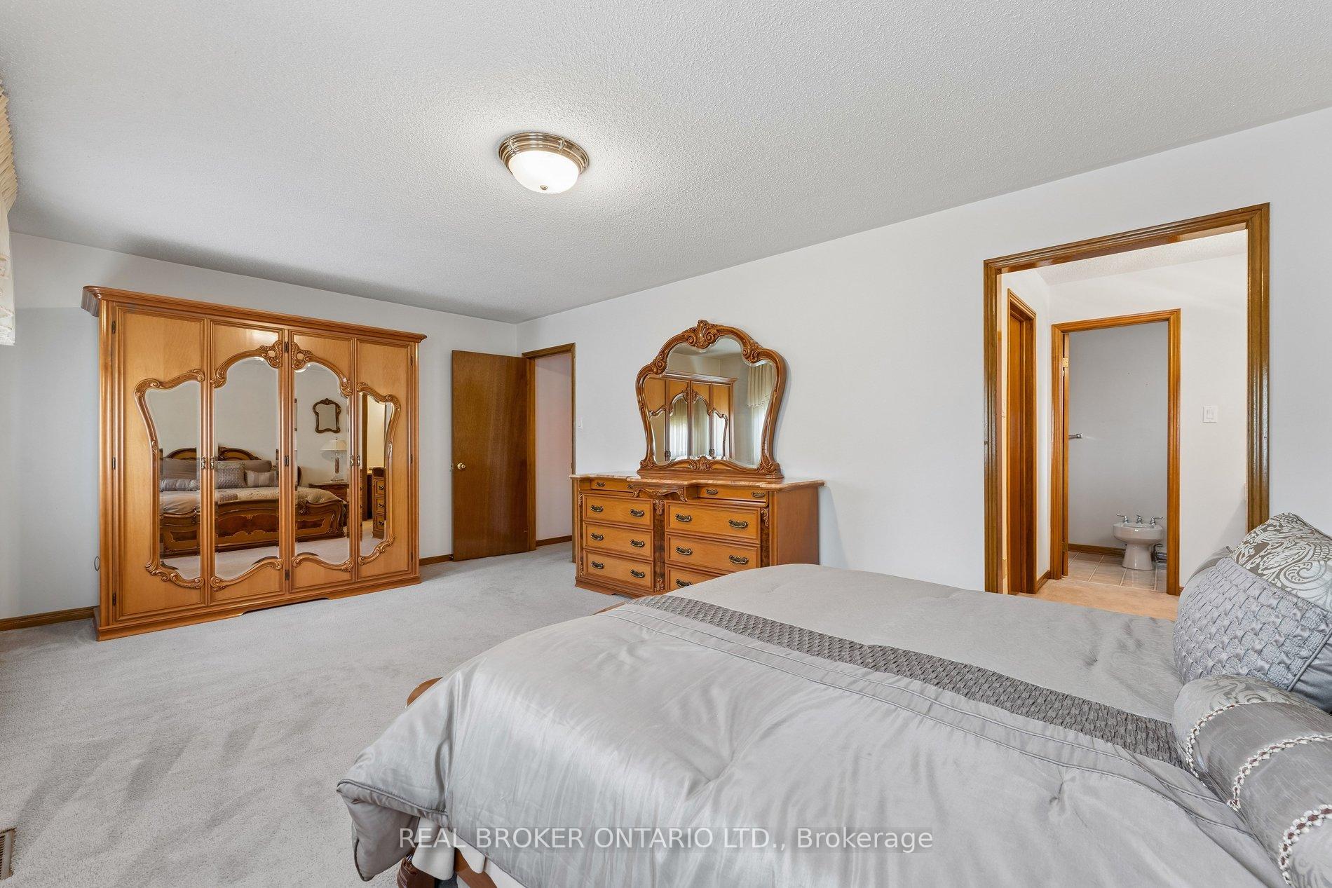 Photo 24 of 102 Coronation Circle, Brampton, Heart Lake West — HOMEH