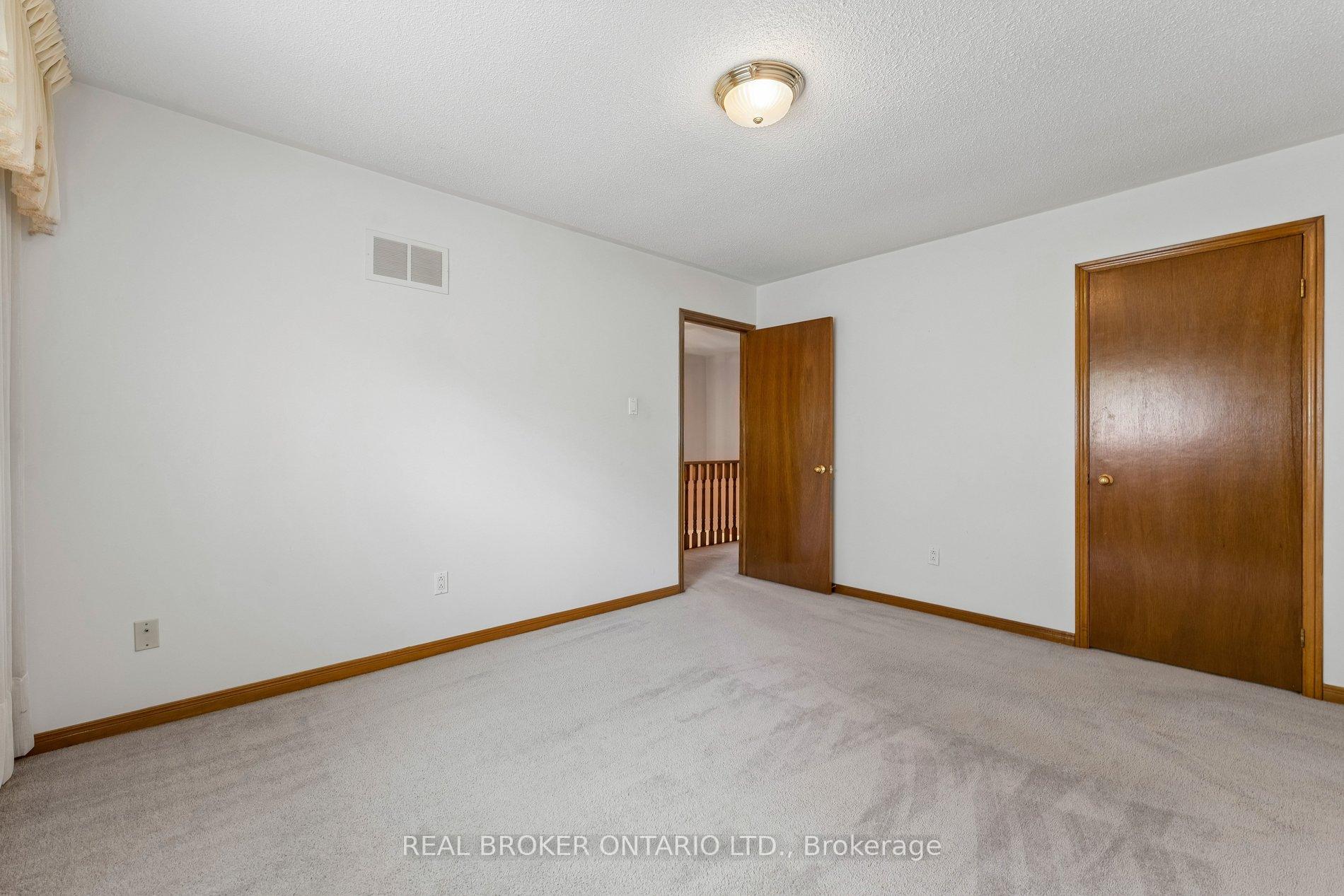 Photo 30 of 102 Coronation Circle, Brampton, Heart Lake West — HOMEH
