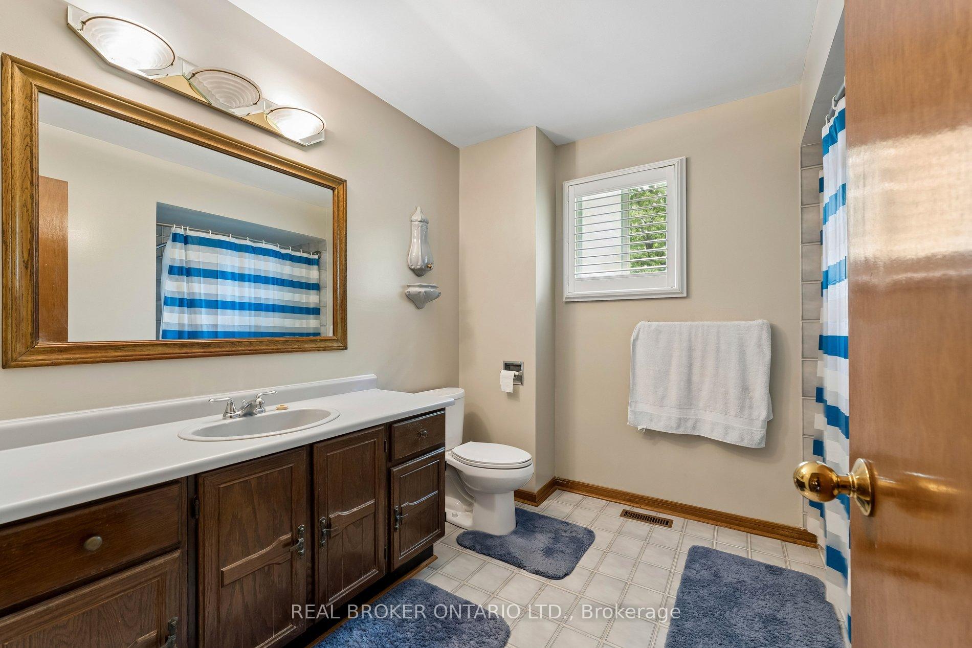 Photo 33 of 102 Coronation Circle, Brampton, Heart Lake West — HOMEH