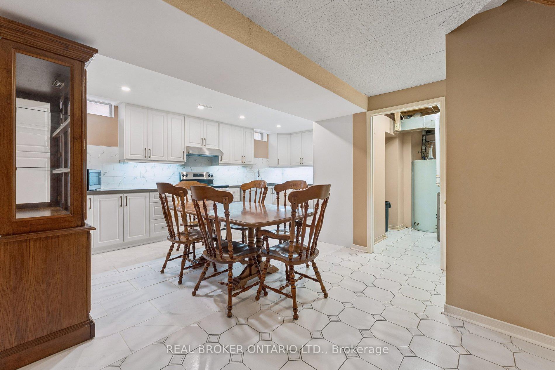 Photo 35 of 102 Coronation Circle, Brampton, Heart Lake West — HOMEH