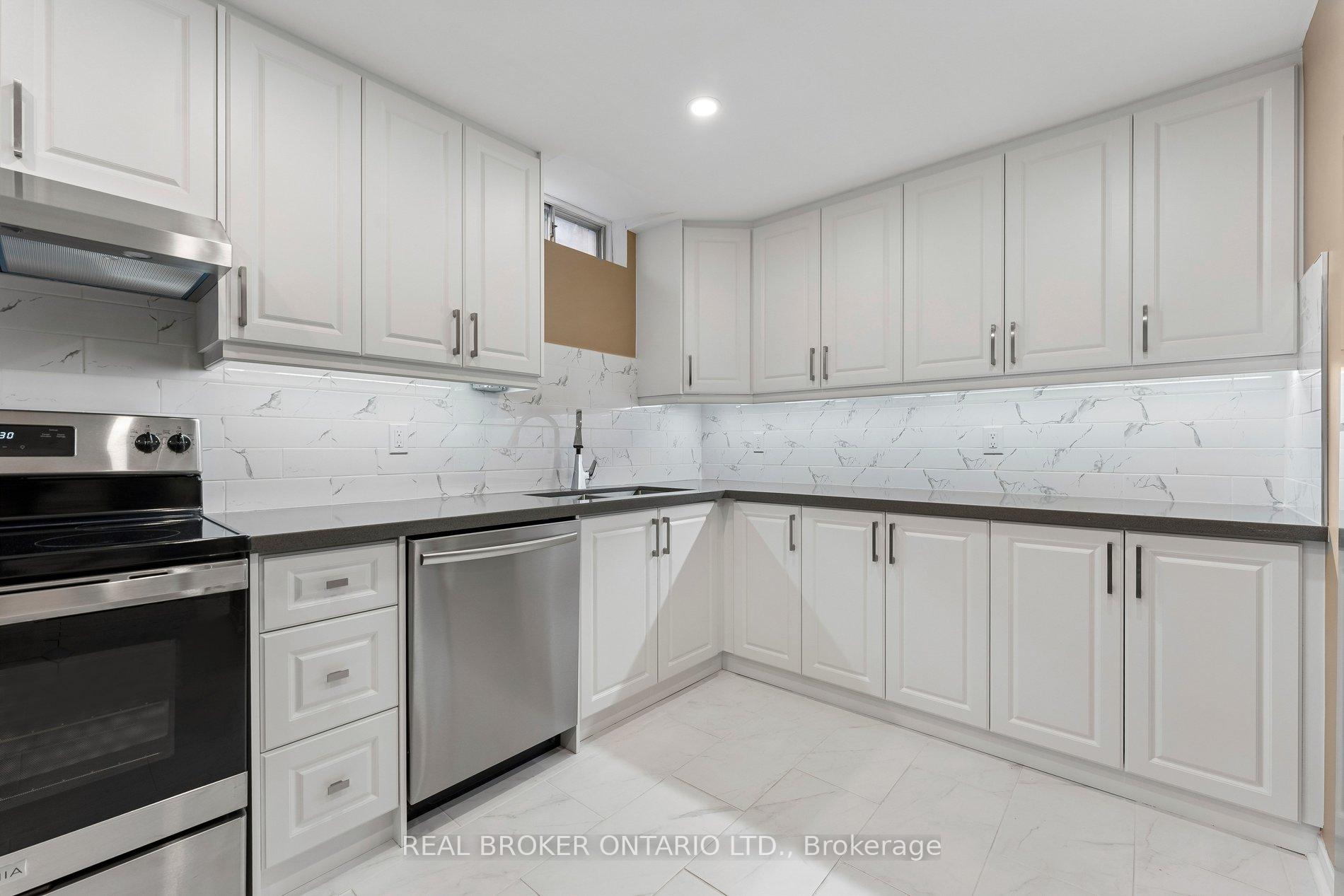 Photo 36 of 102 Coronation Circle, Brampton, Heart Lake West — HOMEH