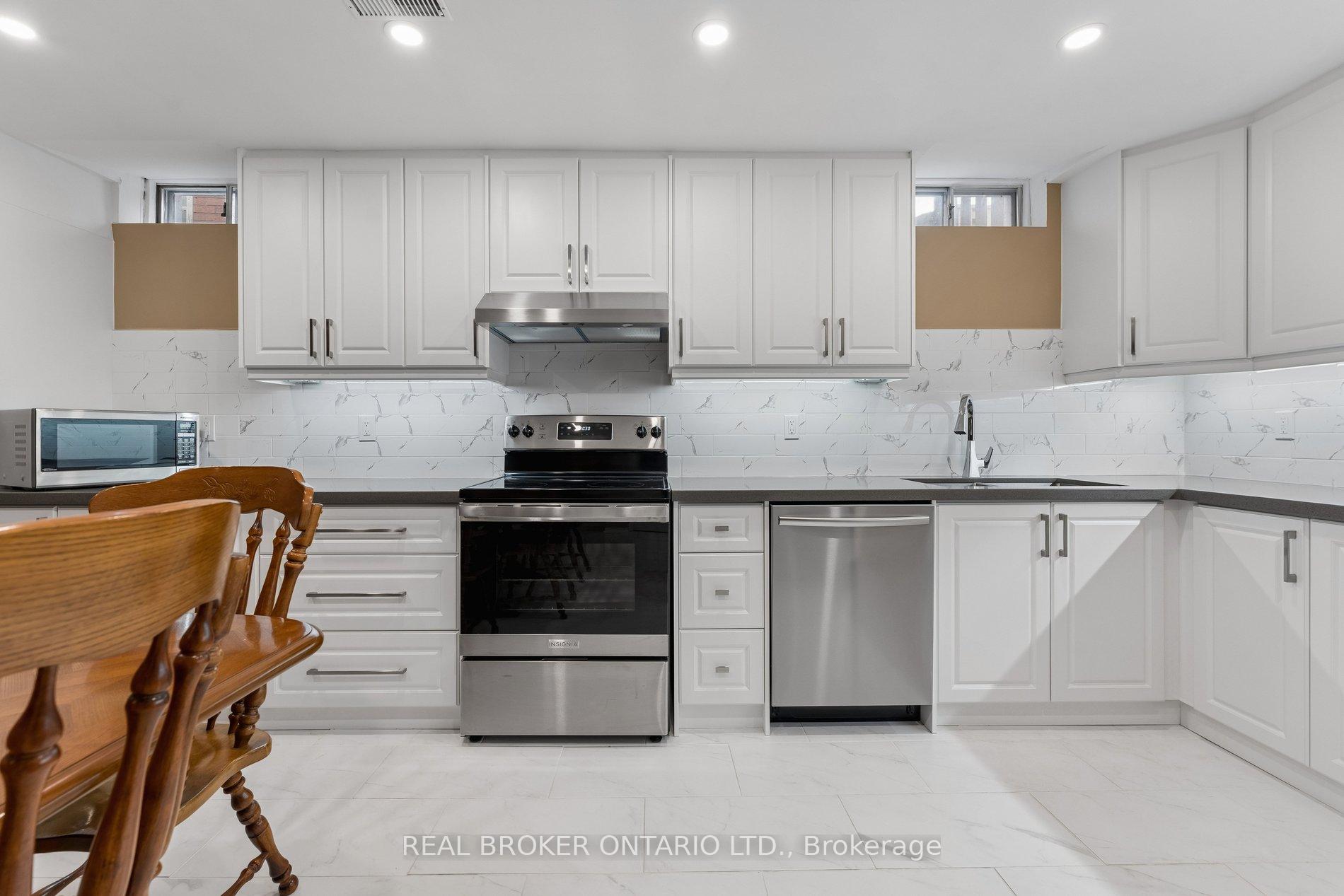 Photo 37 of 102 Coronation Circle, Brampton, Heart Lake West — HOMEH