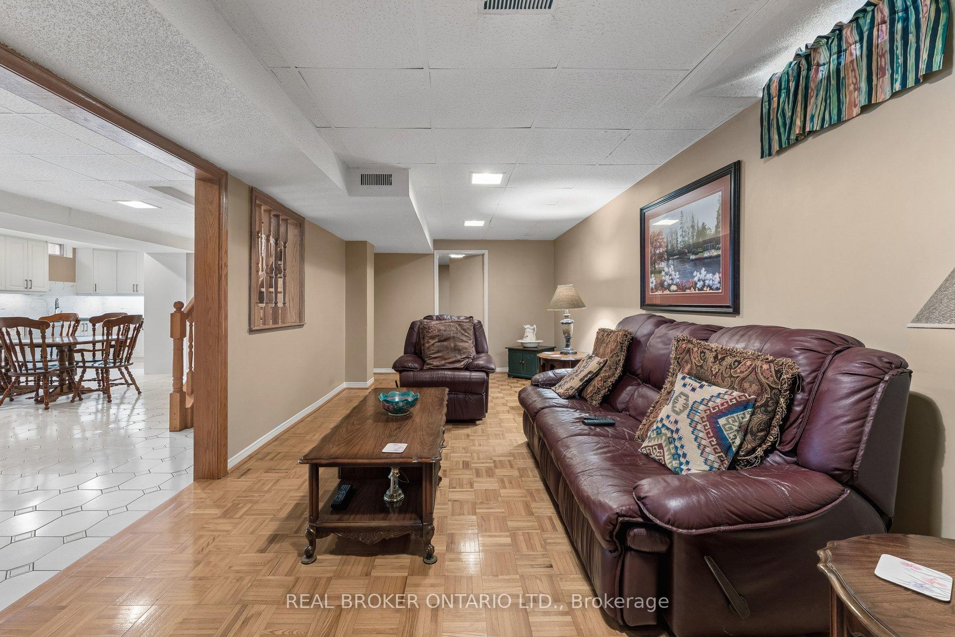Photo 38 of 102 Coronation Circle, Brampton, Heart Lake West — HOMEH