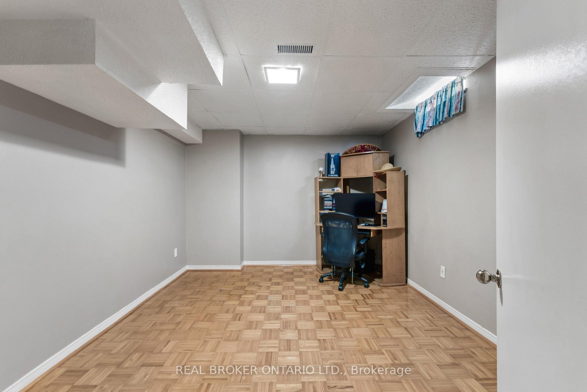 Photo 39 of 102 Coronation Circle, Brampton, Heart Lake West — HOMEH