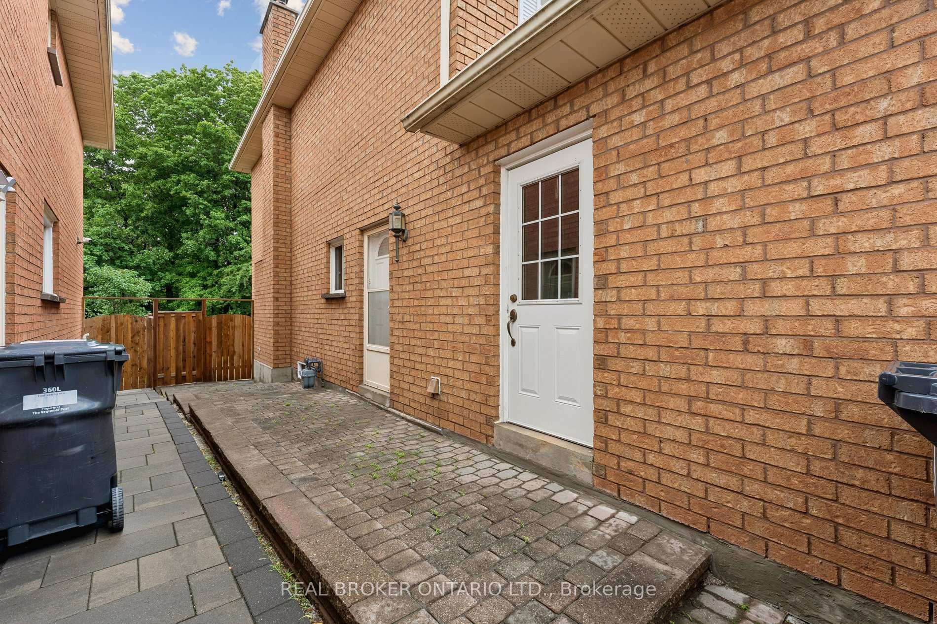 Photo 41 of 102 Coronation Circle, Brampton, Heart Lake West — HOMEH