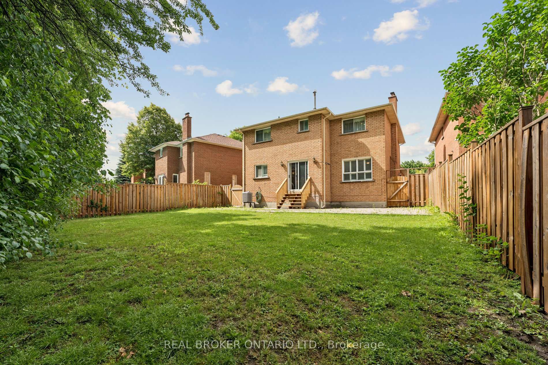 Photo 43 of 102 Coronation Circle, Brampton, Heart Lake West — HOMEH