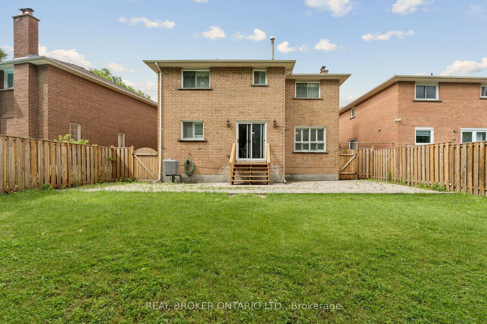 Photo 44 of 102 Coronation Circle, Brampton, Heart Lake West — HOMEH