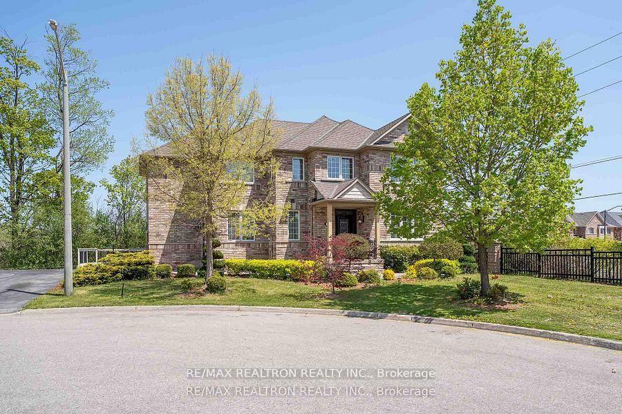 Photo 2 of 12 Edgevalley Court, Brampton, Bram East — HOMEH