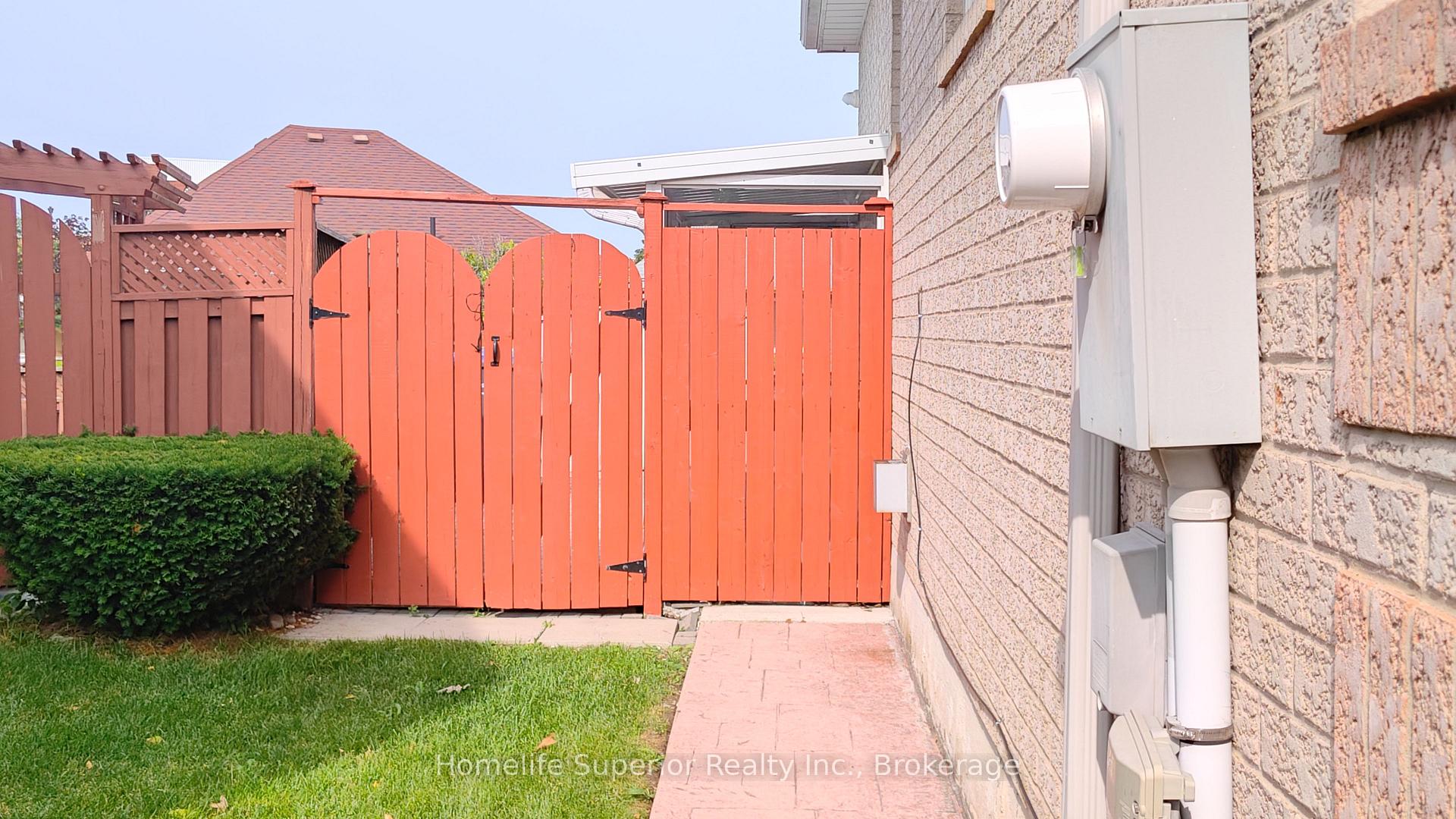 Photo 2 of 17 Summerfield Crescent, Brampton, Brampton West — HOMEH