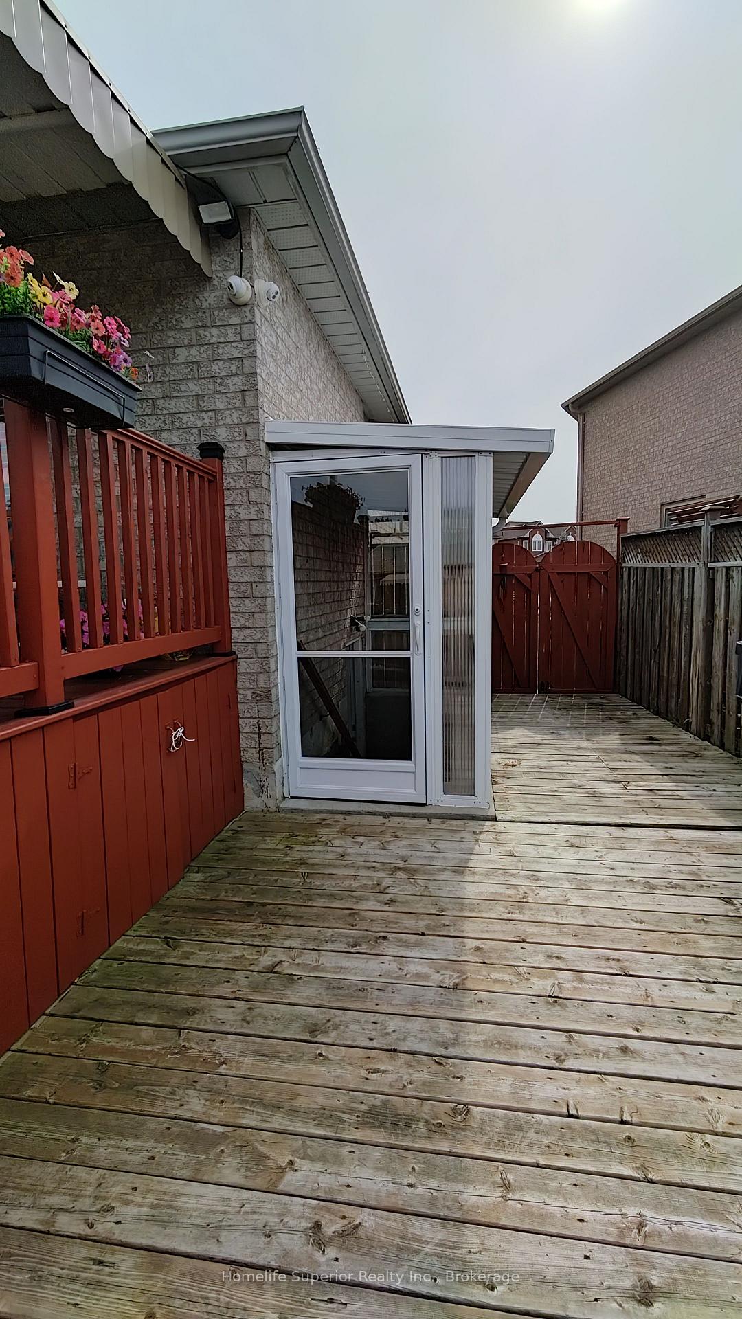 Photo 3 of 17 Summerfield Crescent, Brampton, Brampton West — HOMEH