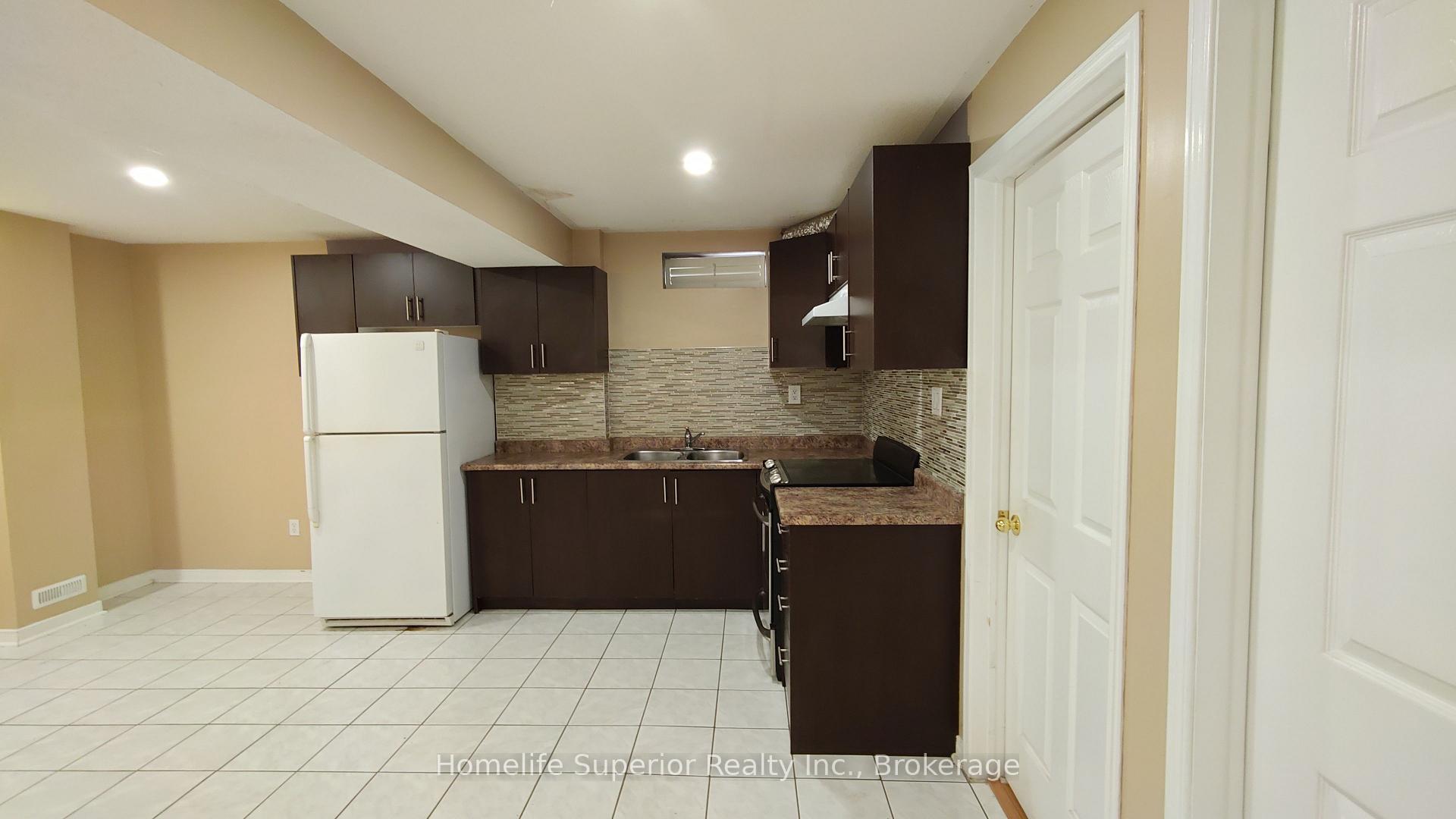 Photo 5 of 17 Summerfield Crescent, Brampton, Brampton West — HOMEH