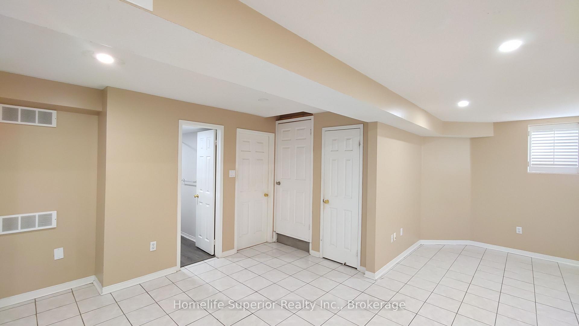 Photo 11 of 17 Summerfield Crescent, Brampton, Brampton West — HOMEH