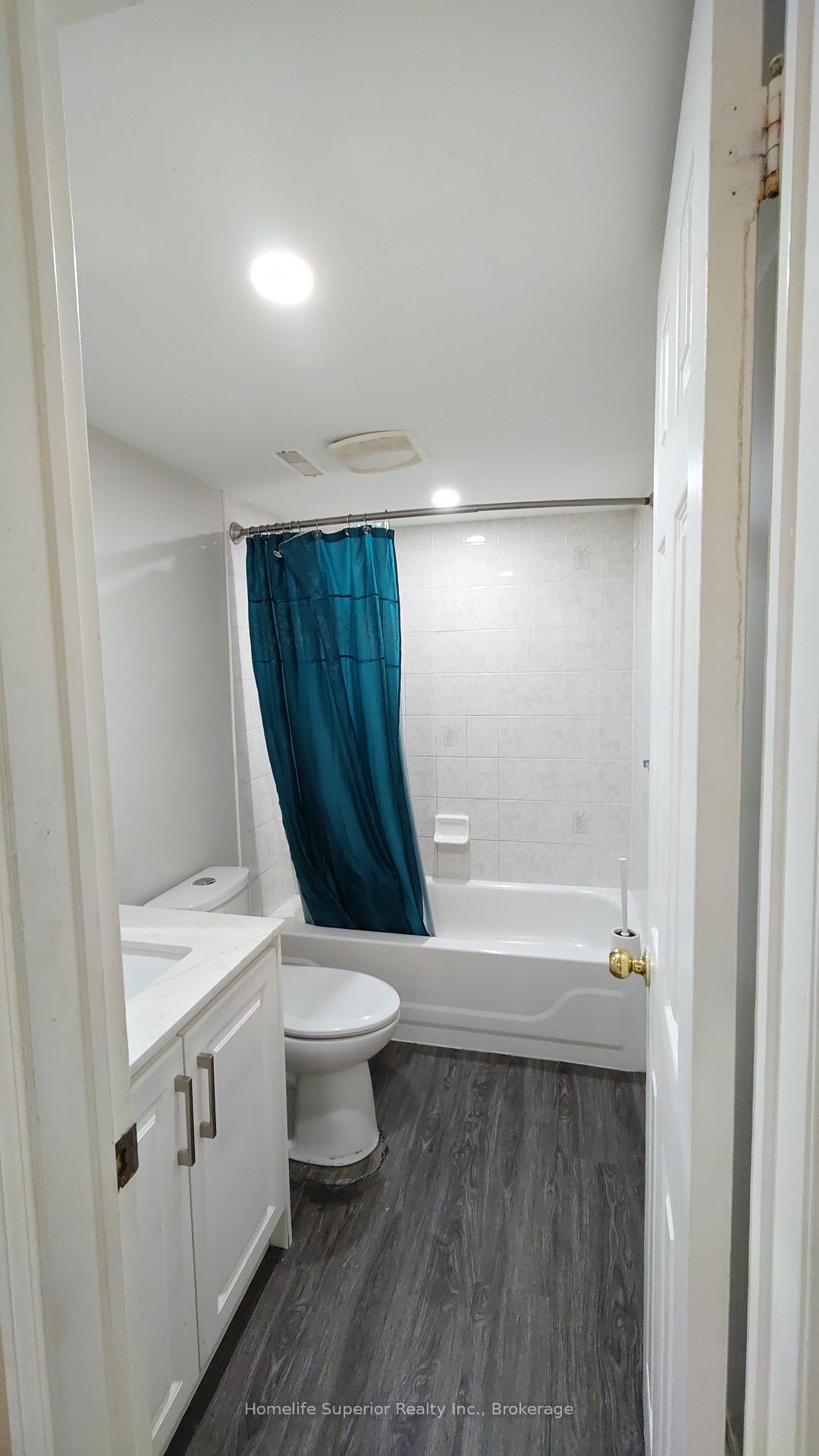 Photo 13 of 17 Summerfield Crescent, Brampton, Brampton West — HOMEH