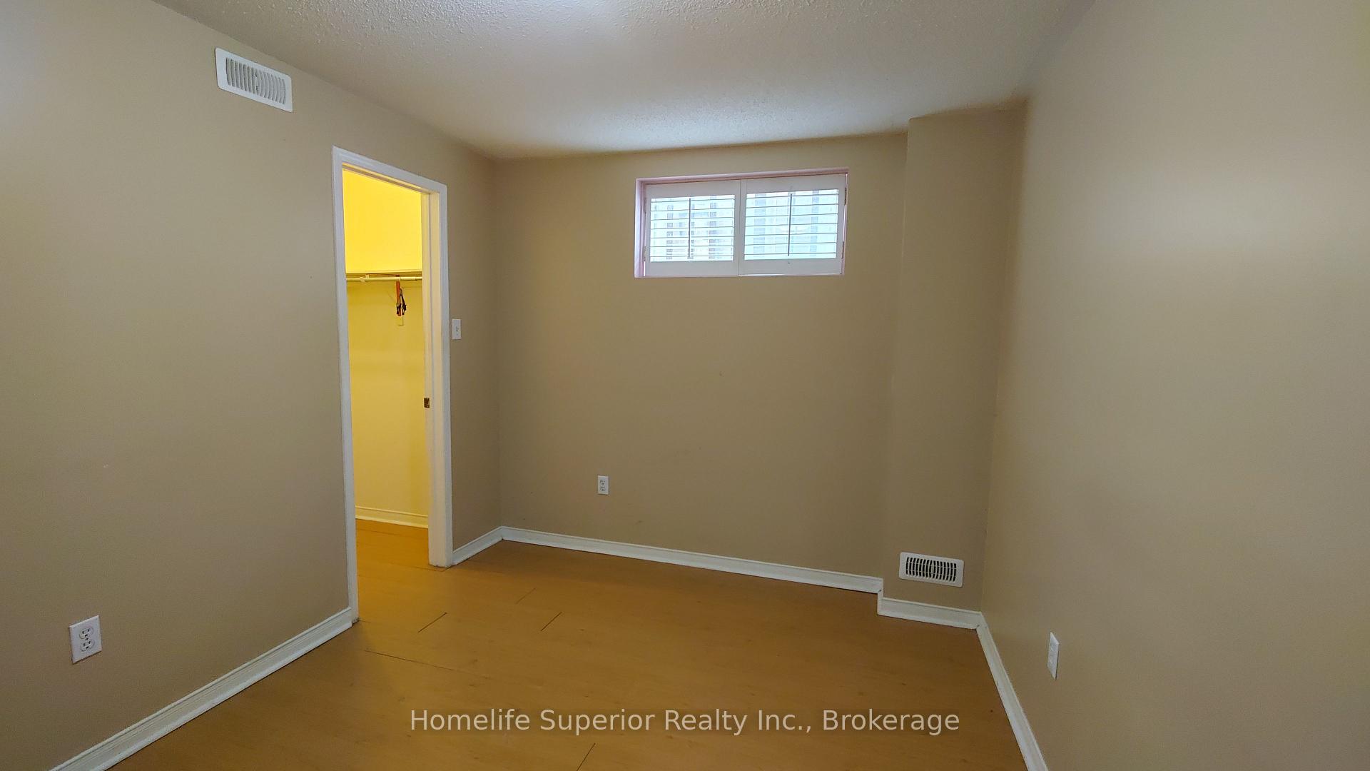Photo 15 of 17 Summerfield Crescent, Brampton, Brampton West — HOMEH