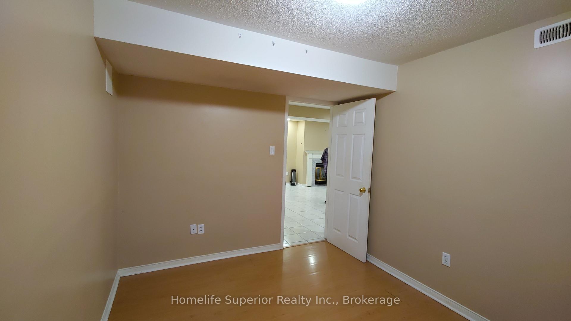 Photo 16 of 17 Summerfield Crescent, Brampton, Brampton West — HOMEH