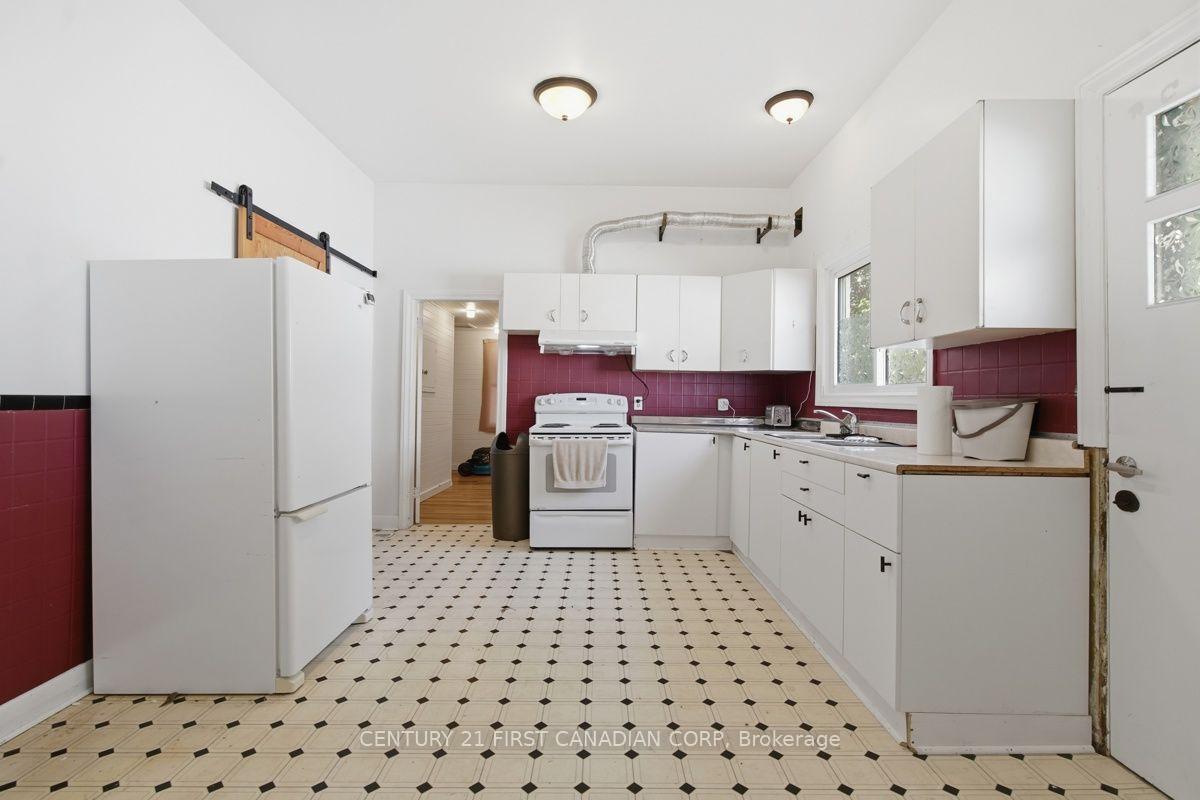 Photo 19 of 555 Grey Street, London, East K — HOMEH