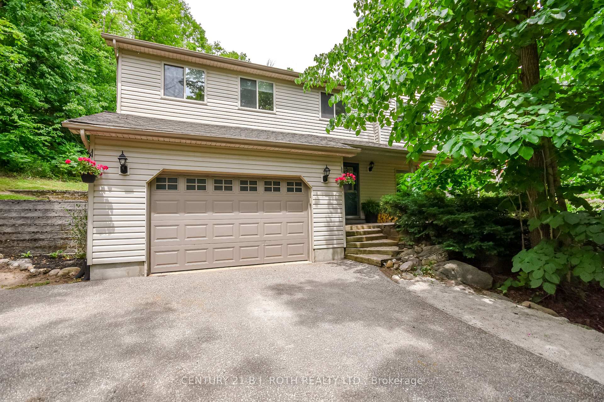 Photo 1 of 29 Algonquin Trail, Oro-Medonte, Sugarbush — HOMEH