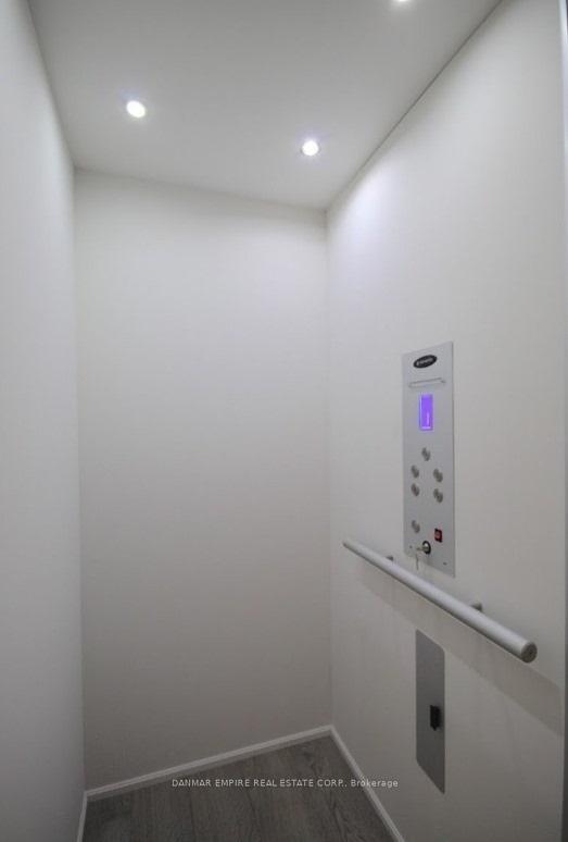 Photo 4 of 33 Cohen Way, Vaughan, Patterson — HOMEH