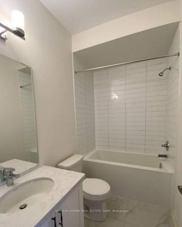 Photo 13 of 33 Cohen Way, Vaughan, Patterson — HOMEH