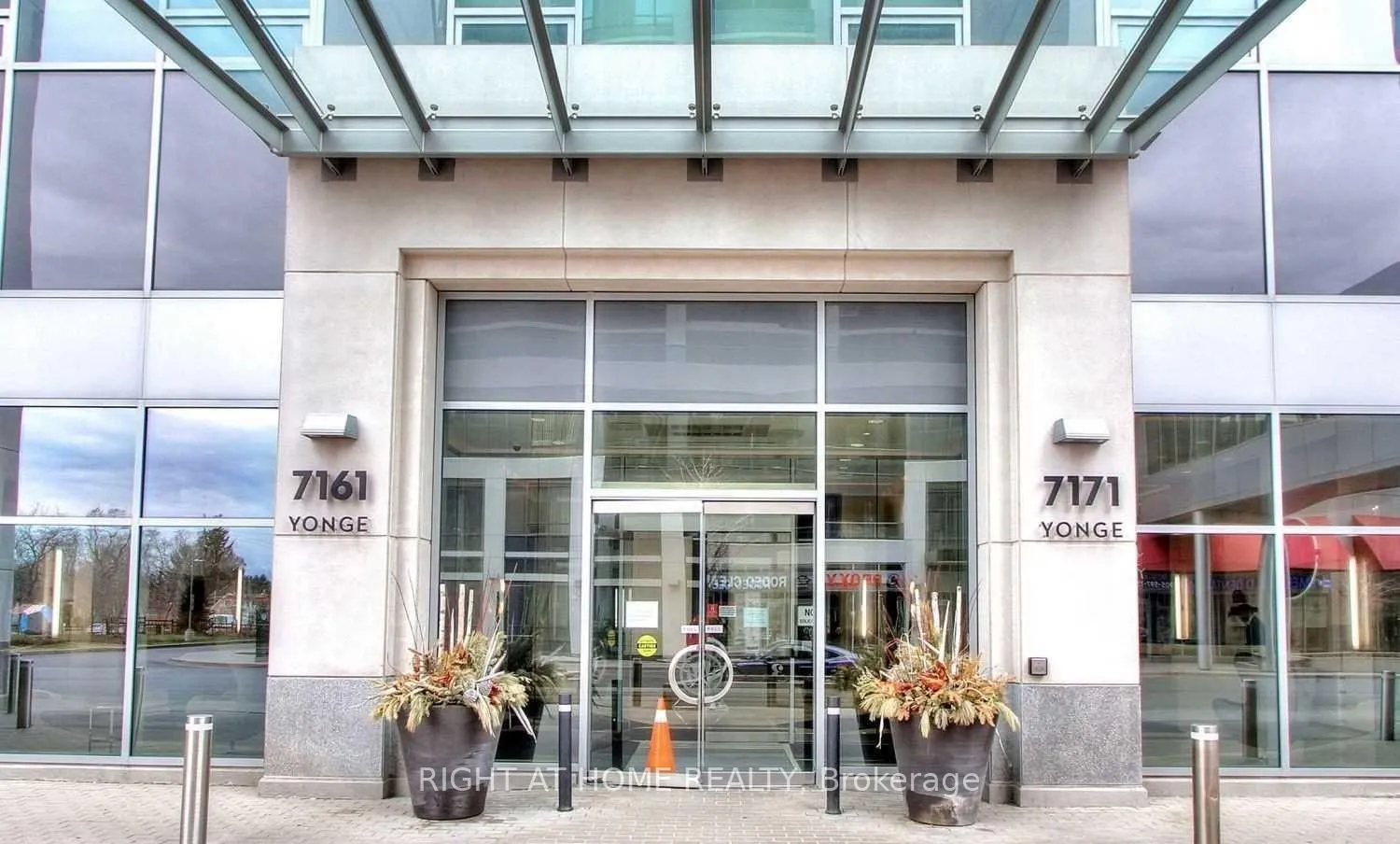 Photo 2 of Unit 1535, 7161 Yonge Street, Markham, Grandview — HOMEH