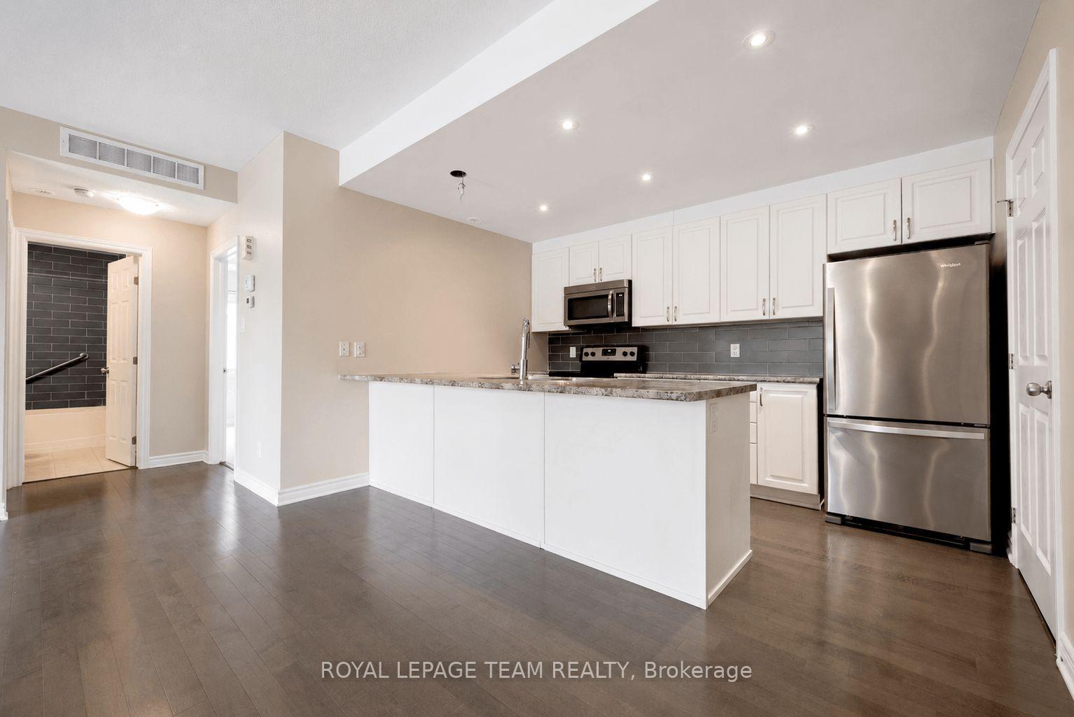 Photo 6 of Unit i, 366 Wood Acres Grove, Ottawa, Blossom Park/Kemp Park/Findlay Creek — HOMEH