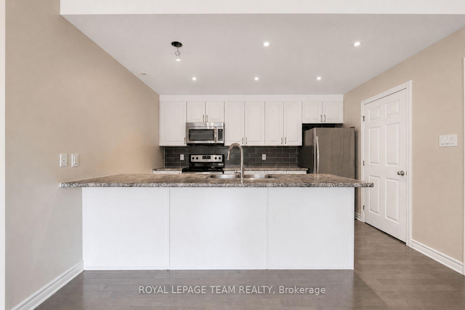 Photo 7 of Unit i, 366 Wood Acres Grove, Ottawa, Blossom Park/Kemp Park/Findlay Creek — HOMEH