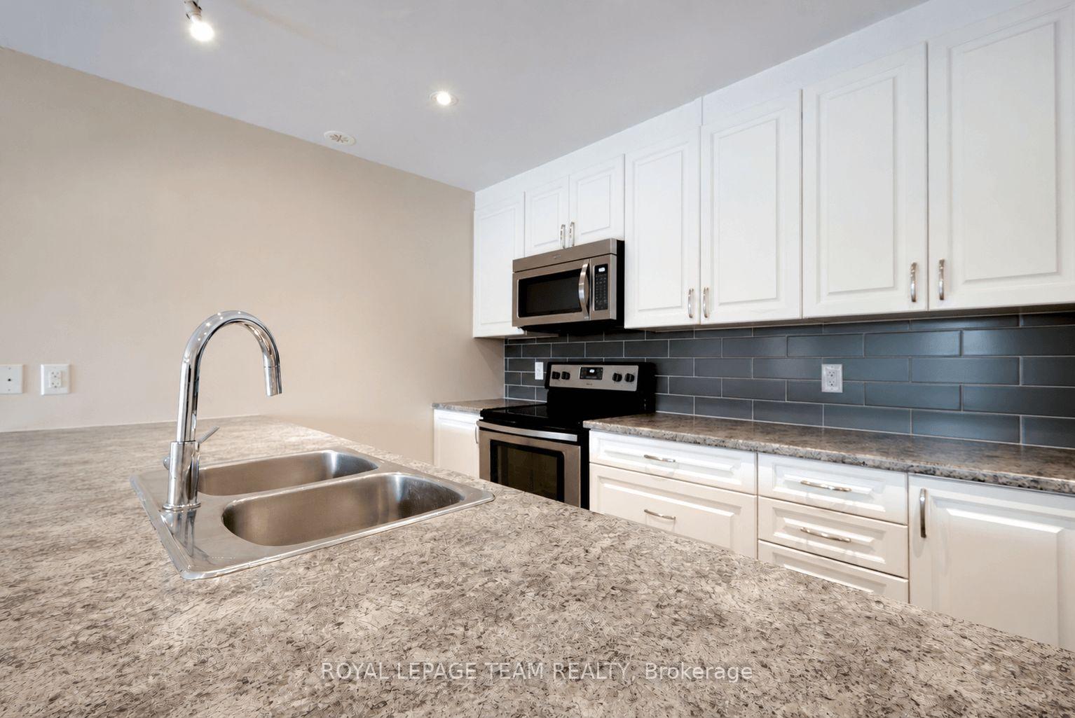 Photo 8 of Unit i, 366 Wood Acres Grove, Ottawa, Blossom Park/Kemp Park/Findlay Creek — HOMEH
