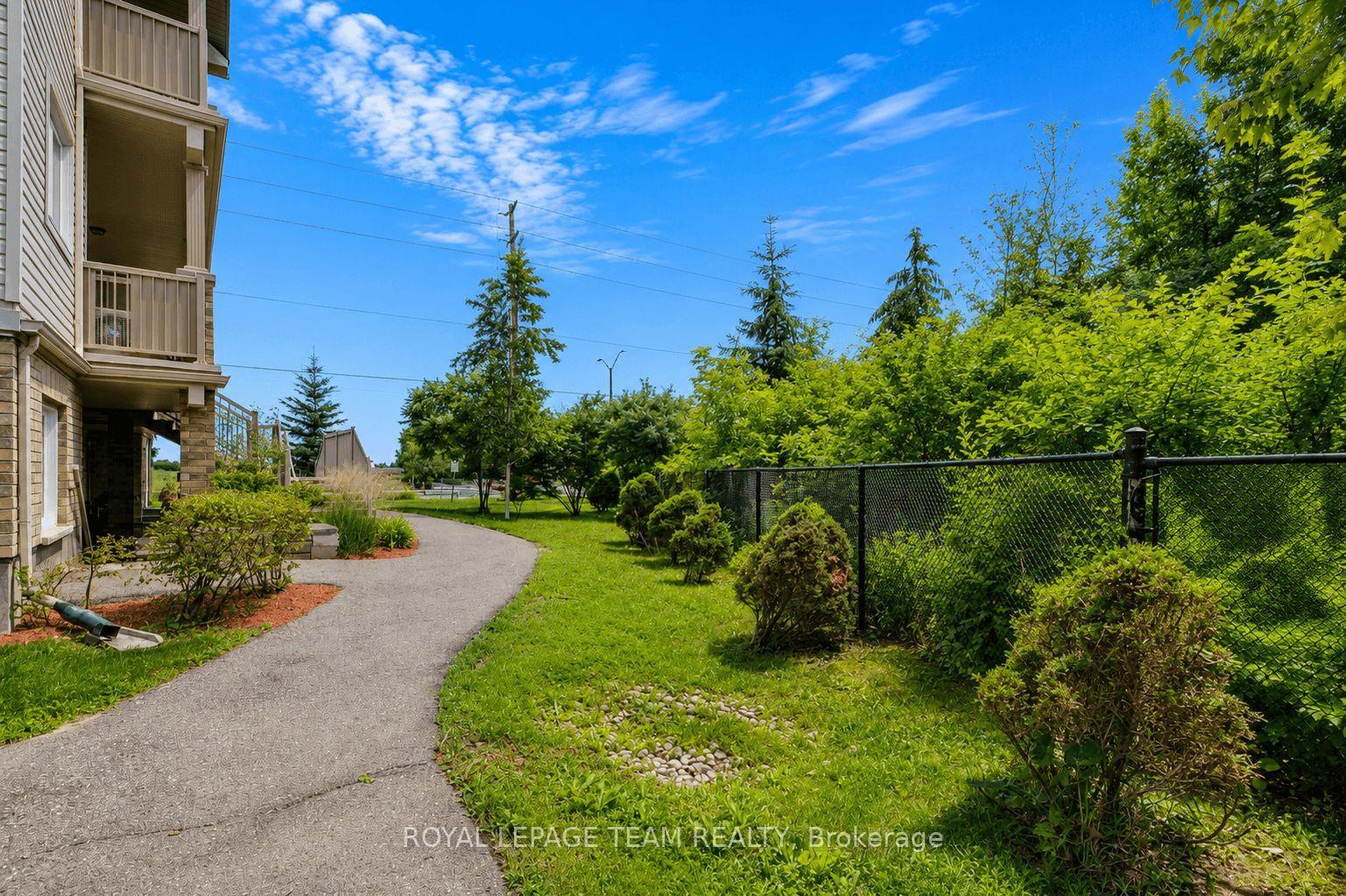 Photo 2 of Unit i, 366 Wood Acres Grove, Ottawa, Blossom Park/Kemp Park/Findlay Creek — HOMEH