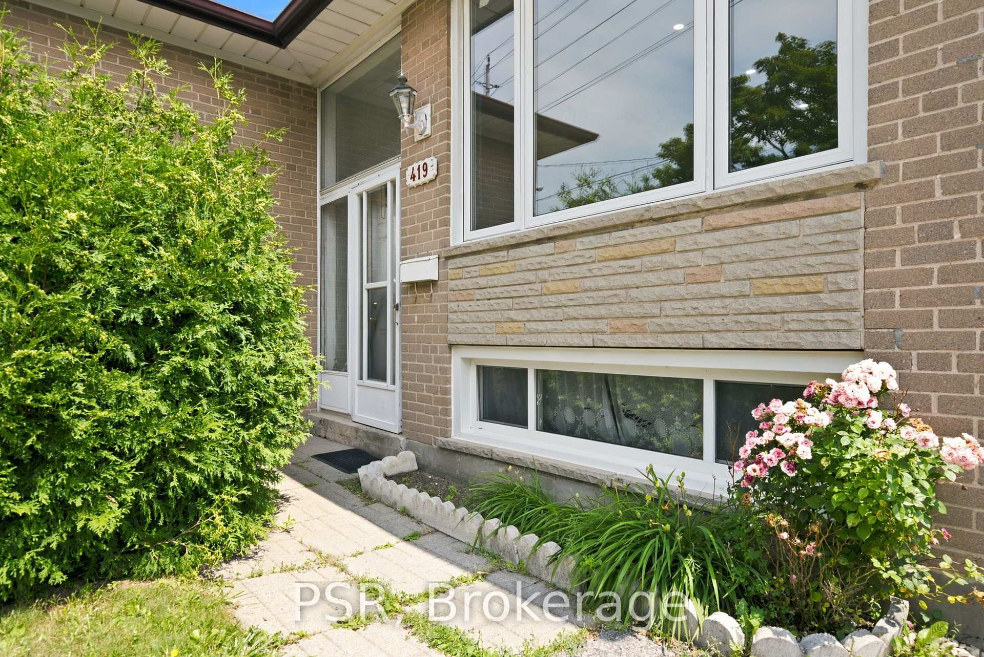 Photo 4 of 419 Painted Post Drive, Scarborough, Woburn — HOMEH