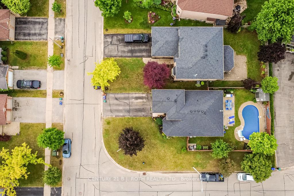 Photo 4 of 30 McAvoy Drive, Barrie, Edgehill Drive — HOMEH