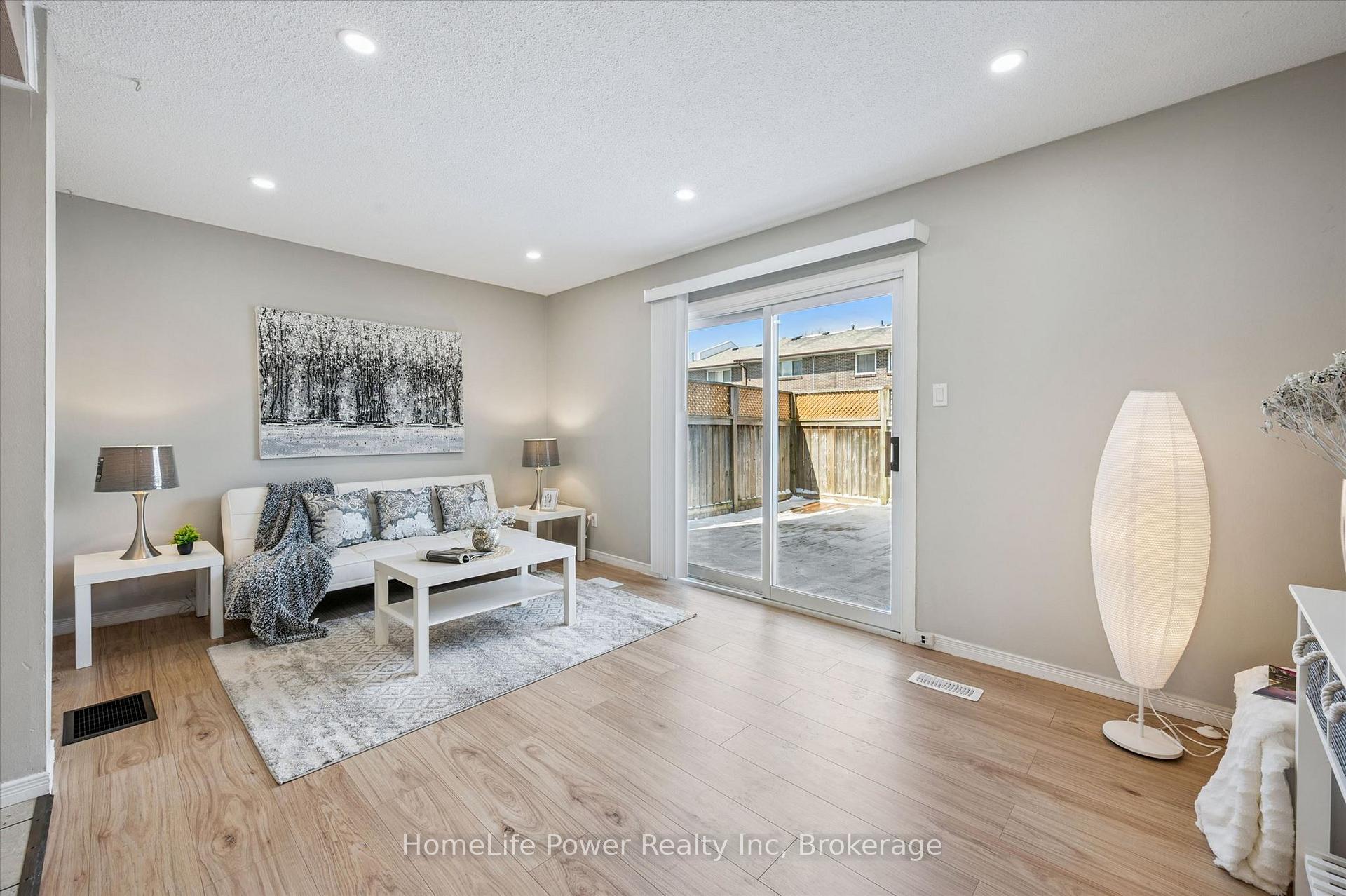Photo 3 of Unit 239, 31 Greengate Road, Guelph, Junction/Onward Willow — HOMEH