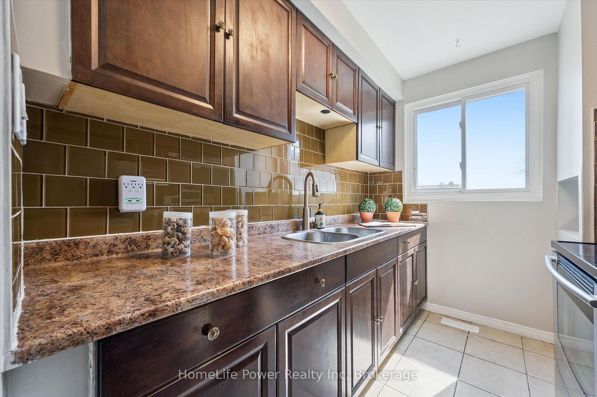 Photo 12 of Unit 239, 31 Greengate Road, Guelph, Junction/Onward Willow — HOMEH