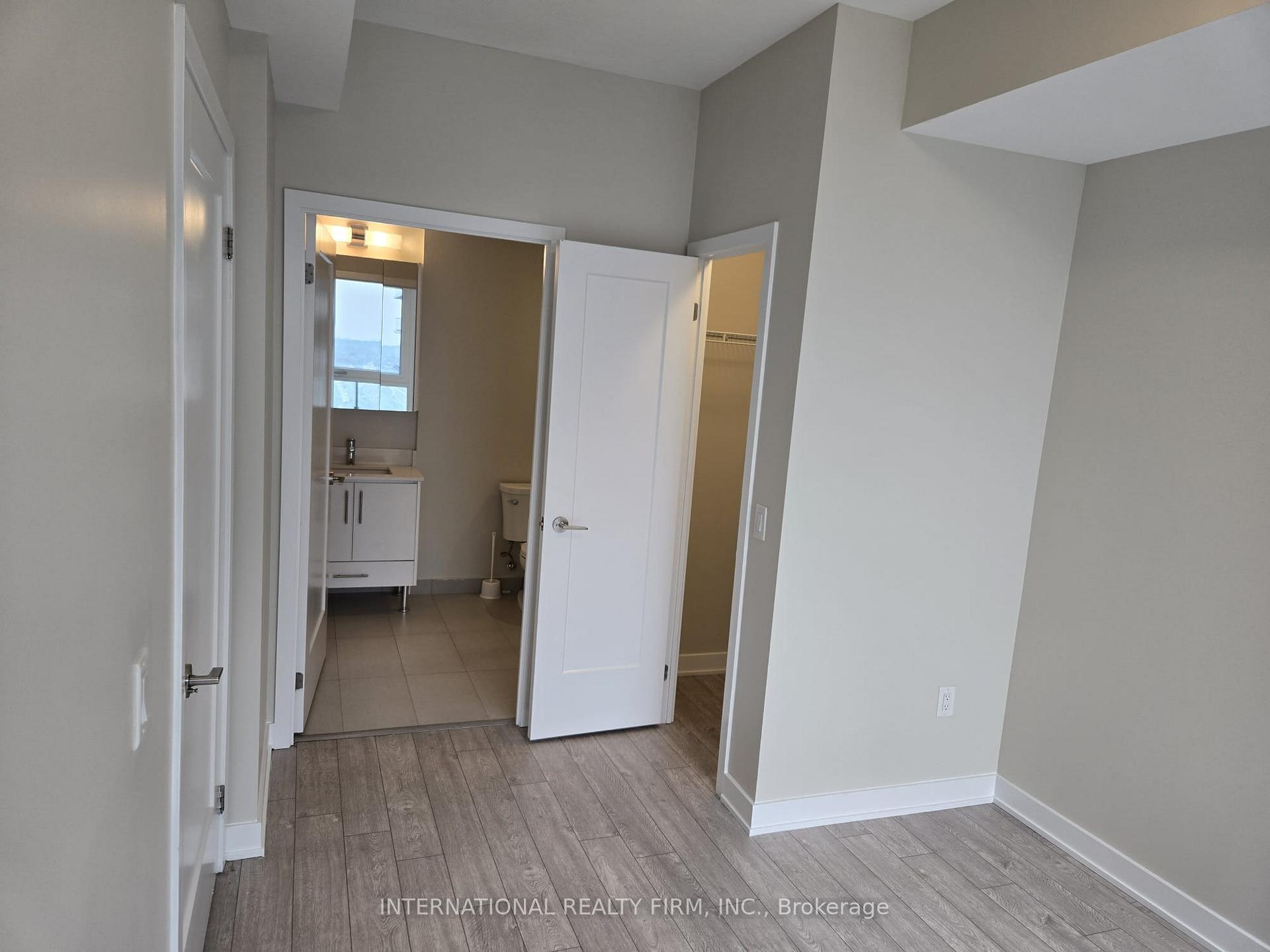 Photo 4 of Unit 1807, 95 Oneida Crescent, Richmond Hill, Langstaff — HOMEH