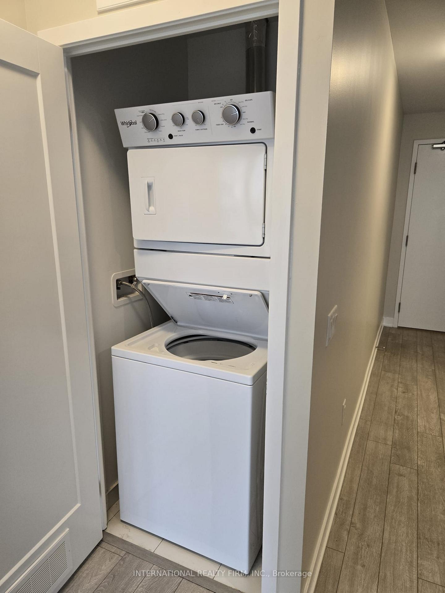 Photo 5 of Unit 1807, 95 Oneida Crescent, Richmond Hill, Langstaff — HOMEH
