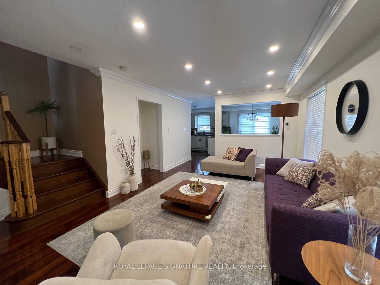 Photo 3 of 61 Kalmar Crescent, Richmond Hill, Oak Ridges — HOMEH