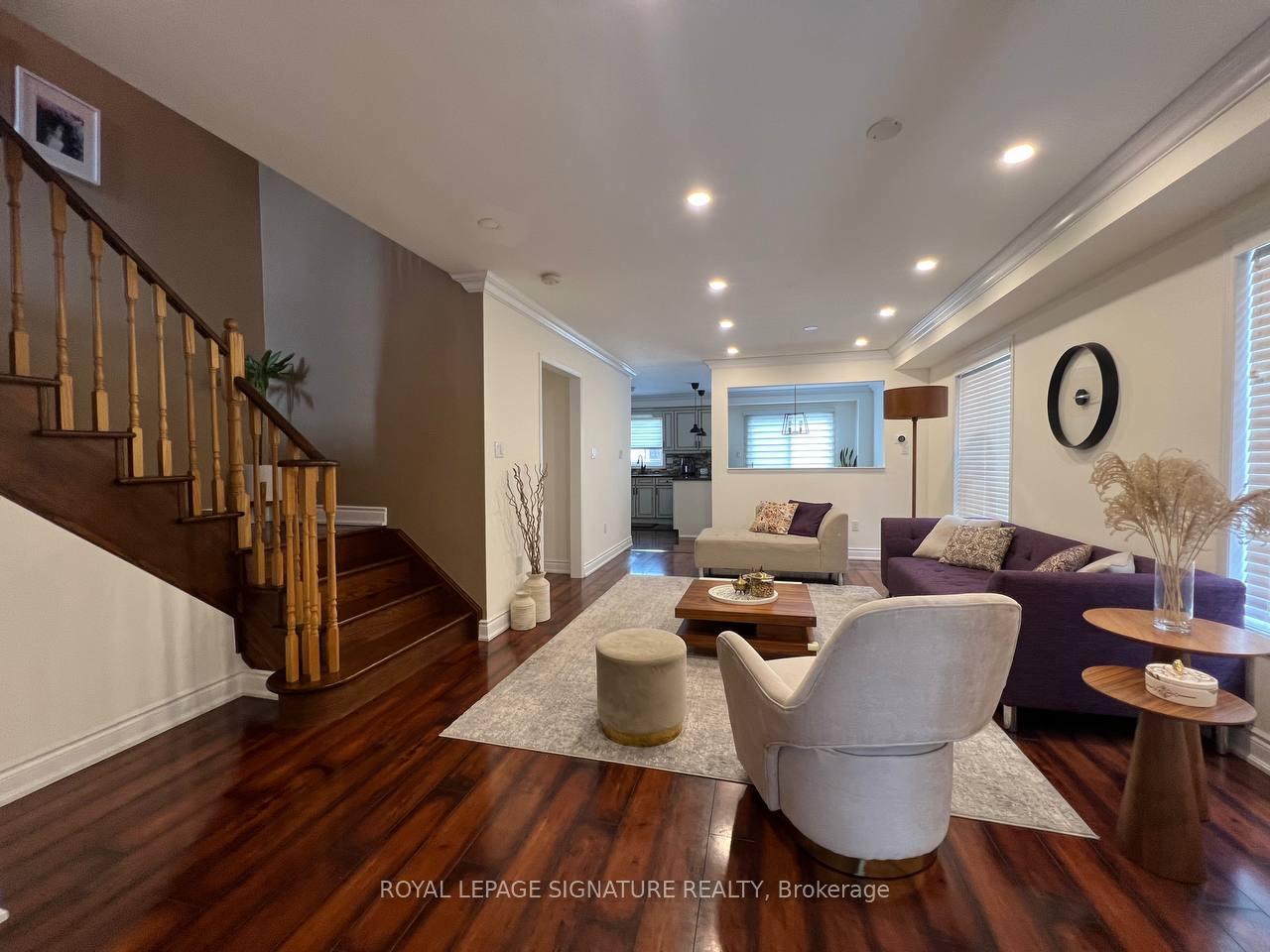 Photo 4 of 61 Kalmar Crescent, Richmond Hill, Oak Ridges — HOMEH