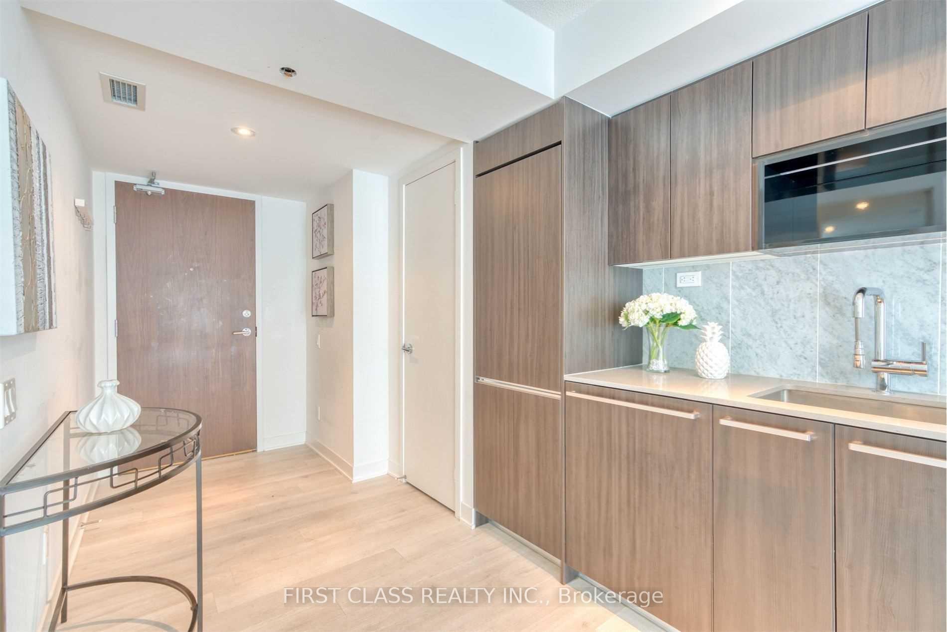 Photo 3 of Unit 802, 80 Queens Wharf Road, Toronto, Waterfront Communities — HOMEH