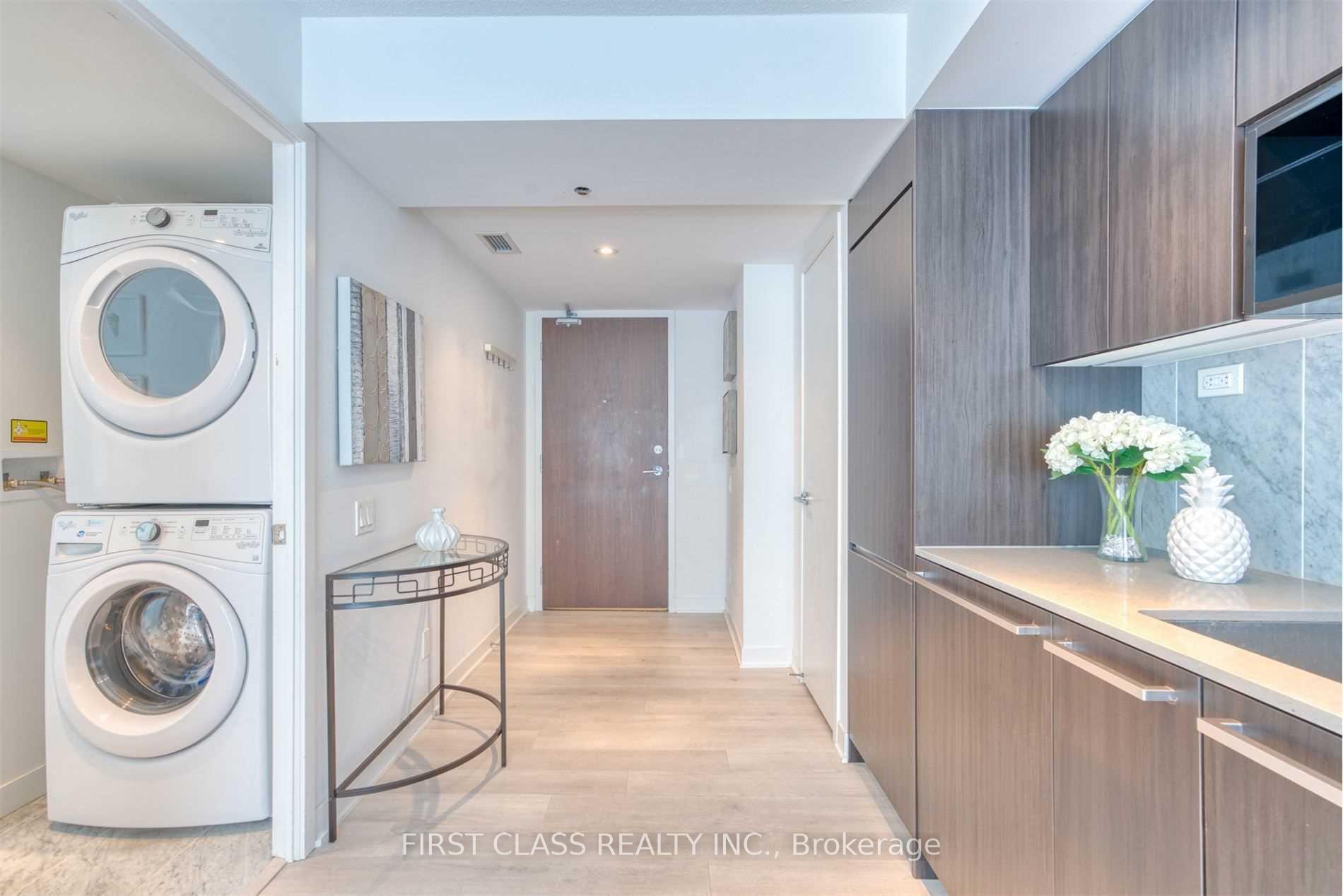 Photo 4 of Unit 802, 80 Queens Wharf Road, Toronto, Waterfront Communities — HOMEH