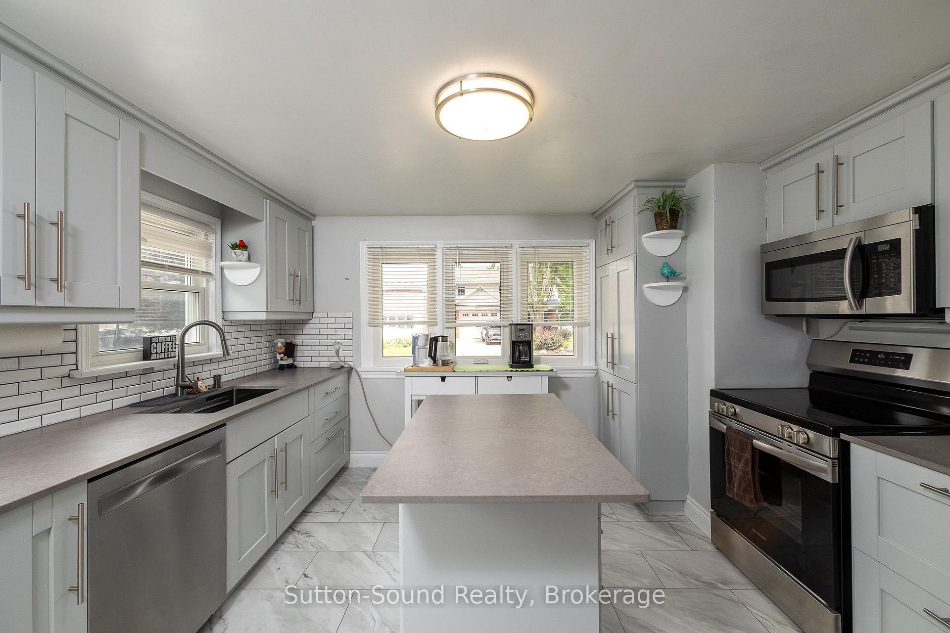Photo 9 of 535 9th Street W, Owen Sound — HOMEH