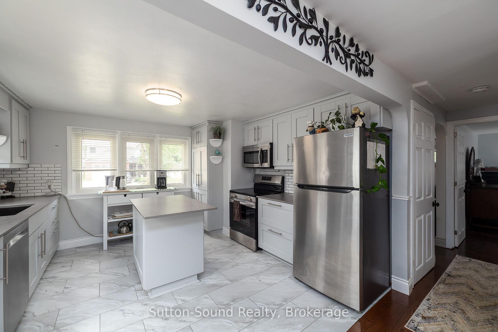 Photo 10 of 535 9th Street W, Owen Sound — HOMEH