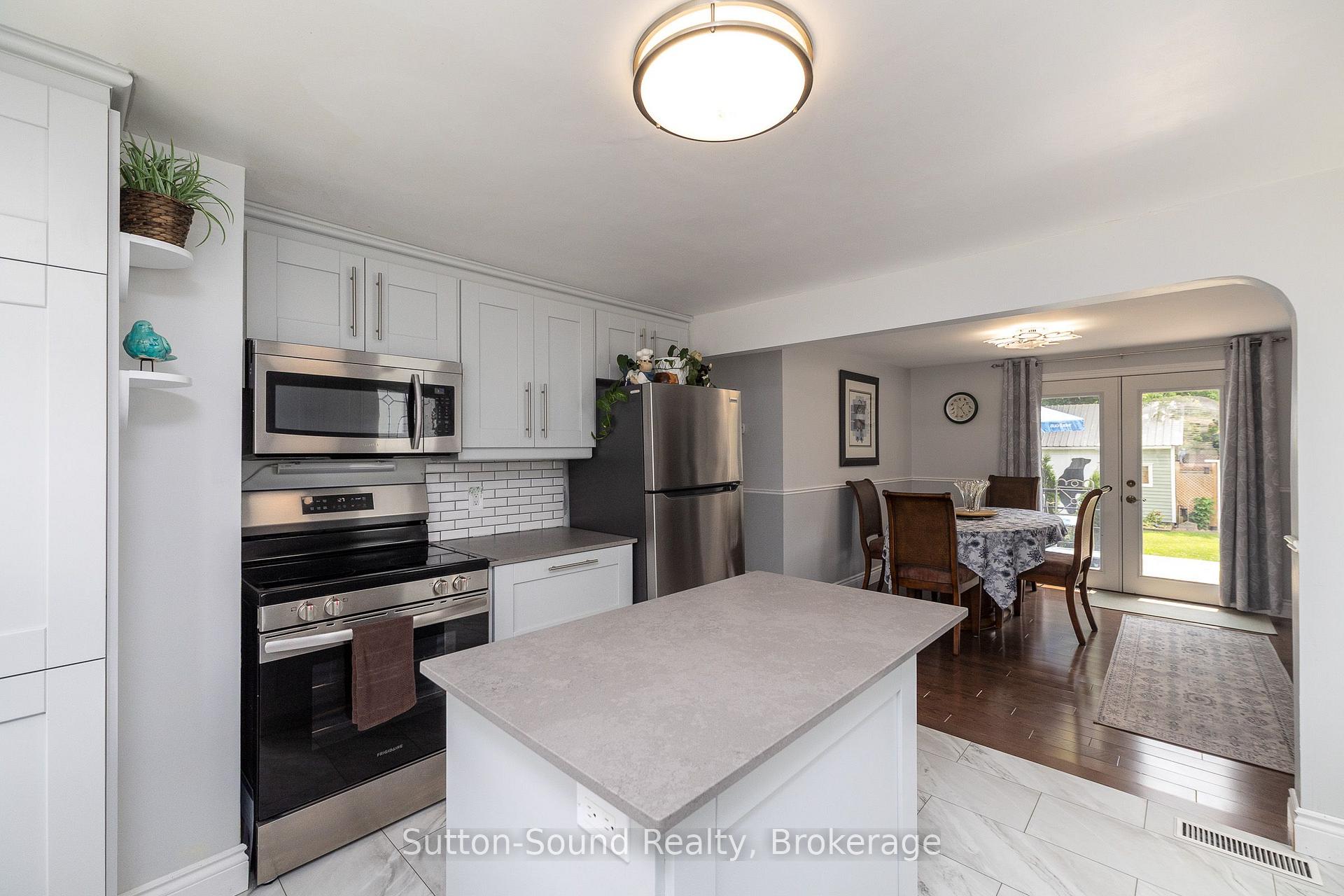 Photo 12 of 535 9th Street W, Owen Sound — HOMEH