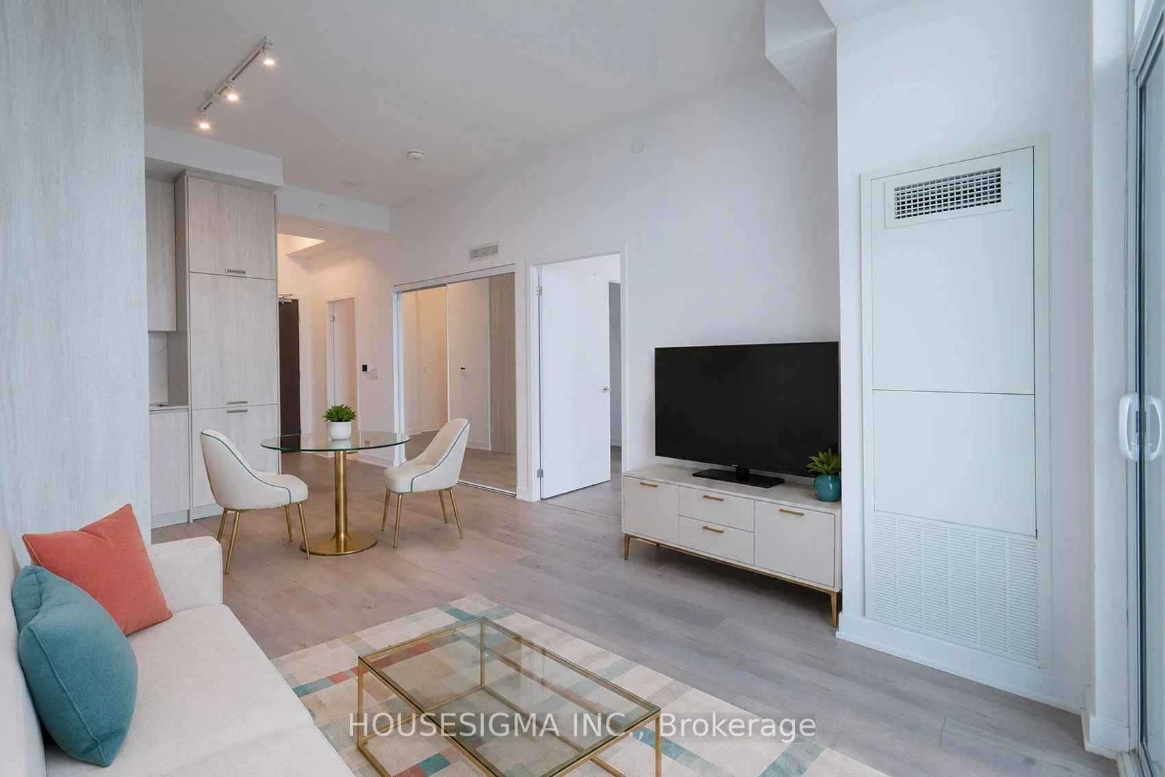 Photo 10 of Unit 1011, 60 Honeycrisp Crescent, Vaughan, Vaughan Corporate Centre — HOMEH