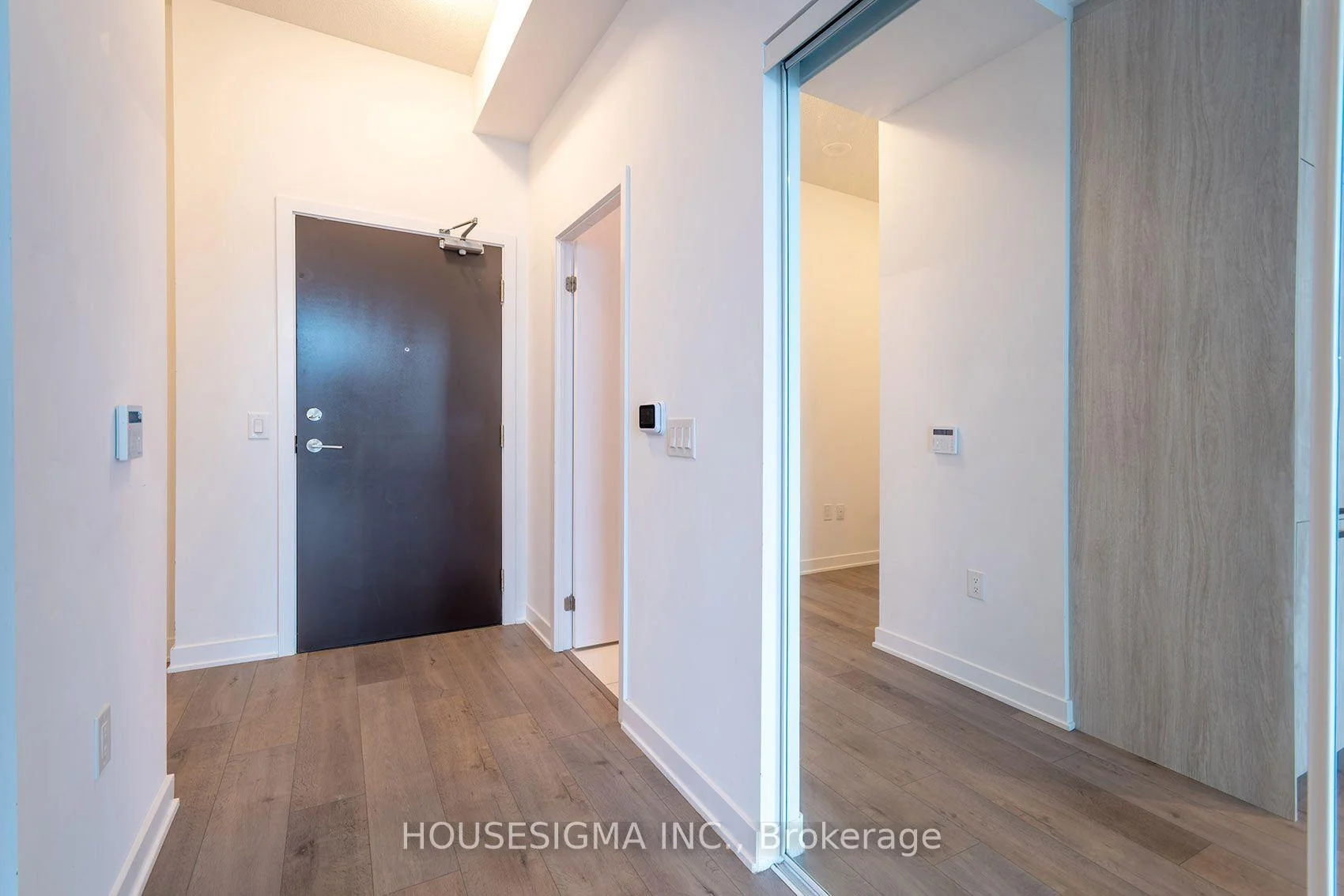 Photo 12 of Unit 1011, 60 Honeycrisp Crescent, Vaughan, Vaughan Corporate Centre — HOMEH