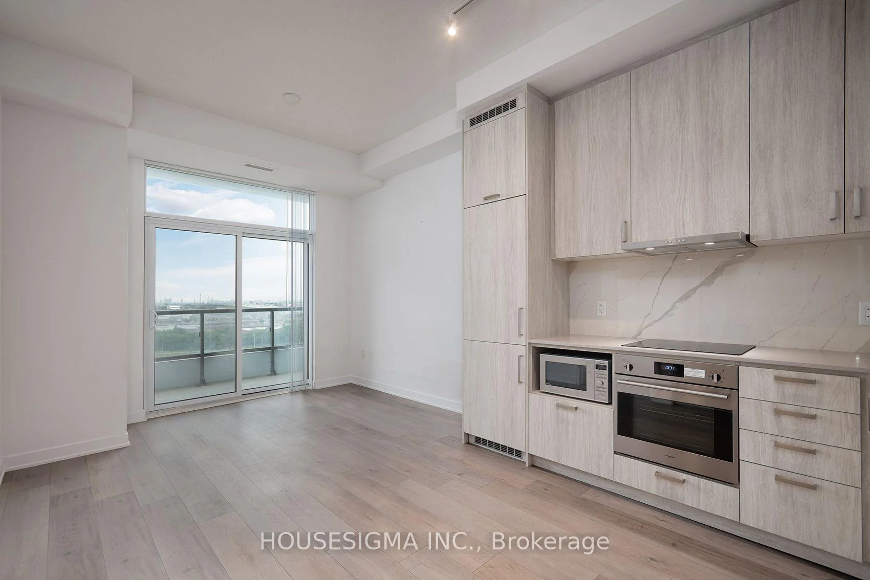 Photo 14 of Unit 1011, 60 Honeycrisp Crescent, Vaughan, Vaughan Corporate Centre — HOMEH