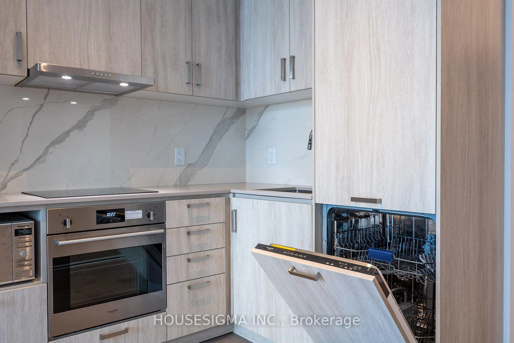 Photo 16 of Unit 1011, 60 Honeycrisp Crescent, Vaughan, Vaughan Corporate Centre — HOMEH