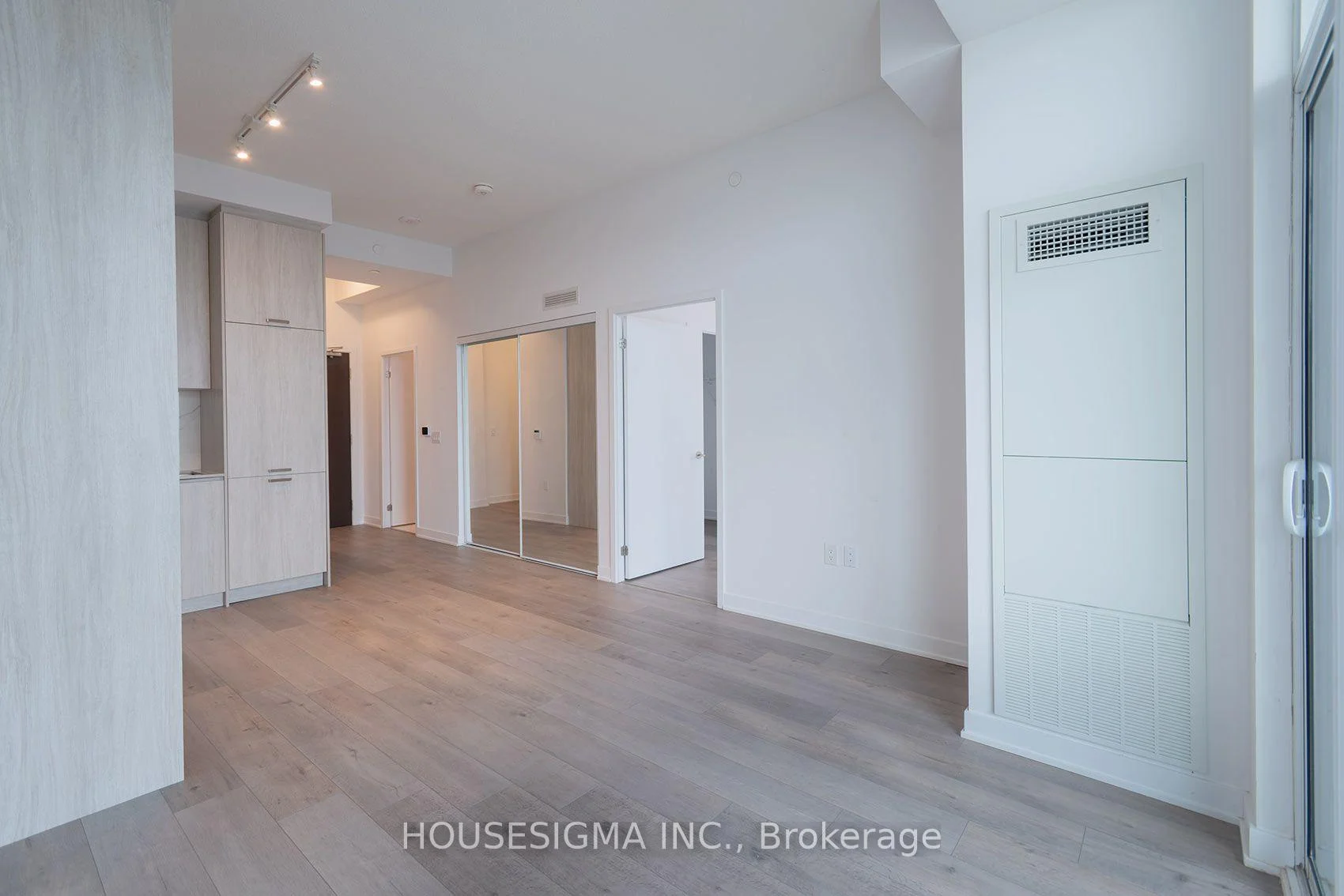 Photo 20 of Unit 1011, 60 Honeycrisp Crescent, Vaughan, Vaughan Corporate Centre — HOMEH